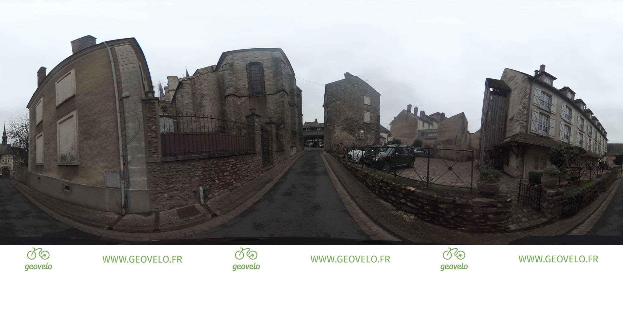 Street view near Hostellerie Blanche de Castille, Dourdan — © simon_geovelo (CC BY-SA · Mapillary)