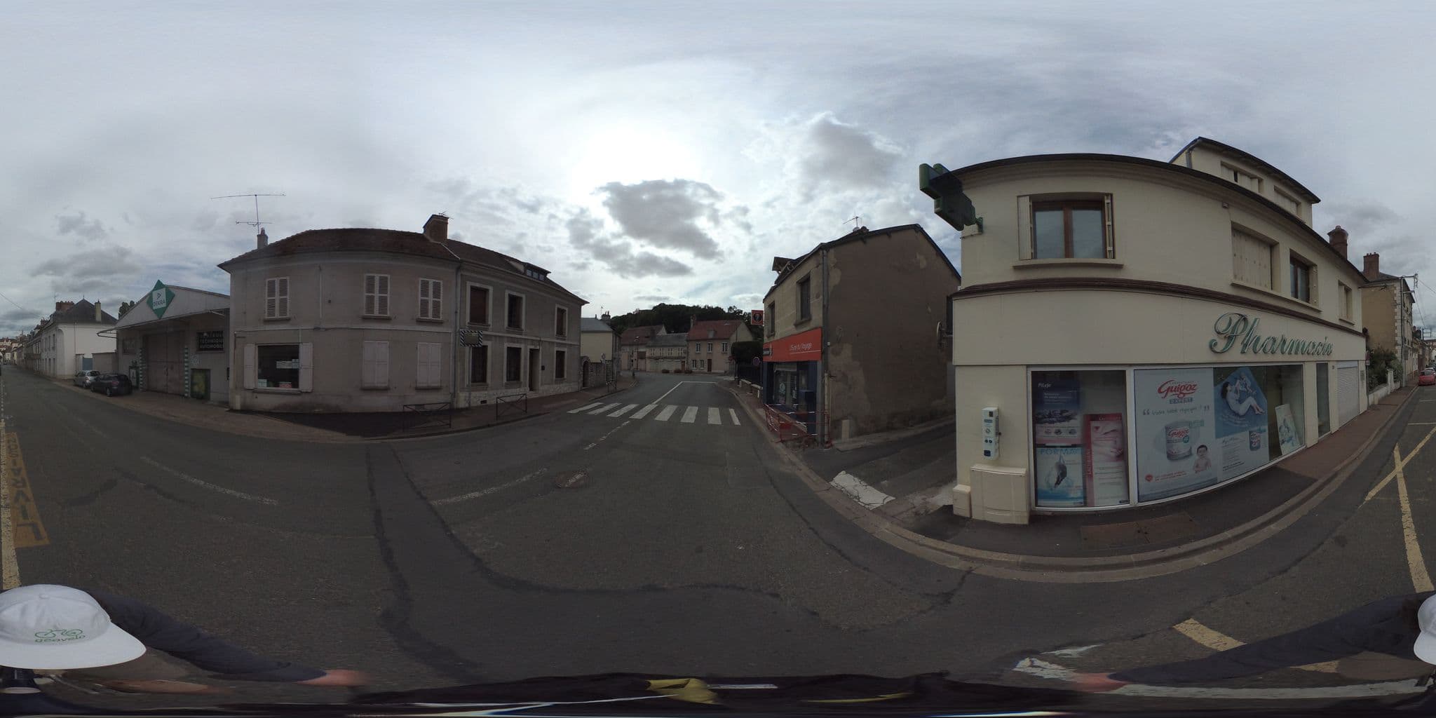 Street view near Selectour - L'Eure du Voyage, Épernon — © geovelo (CC BY-SA · Mapillary)
