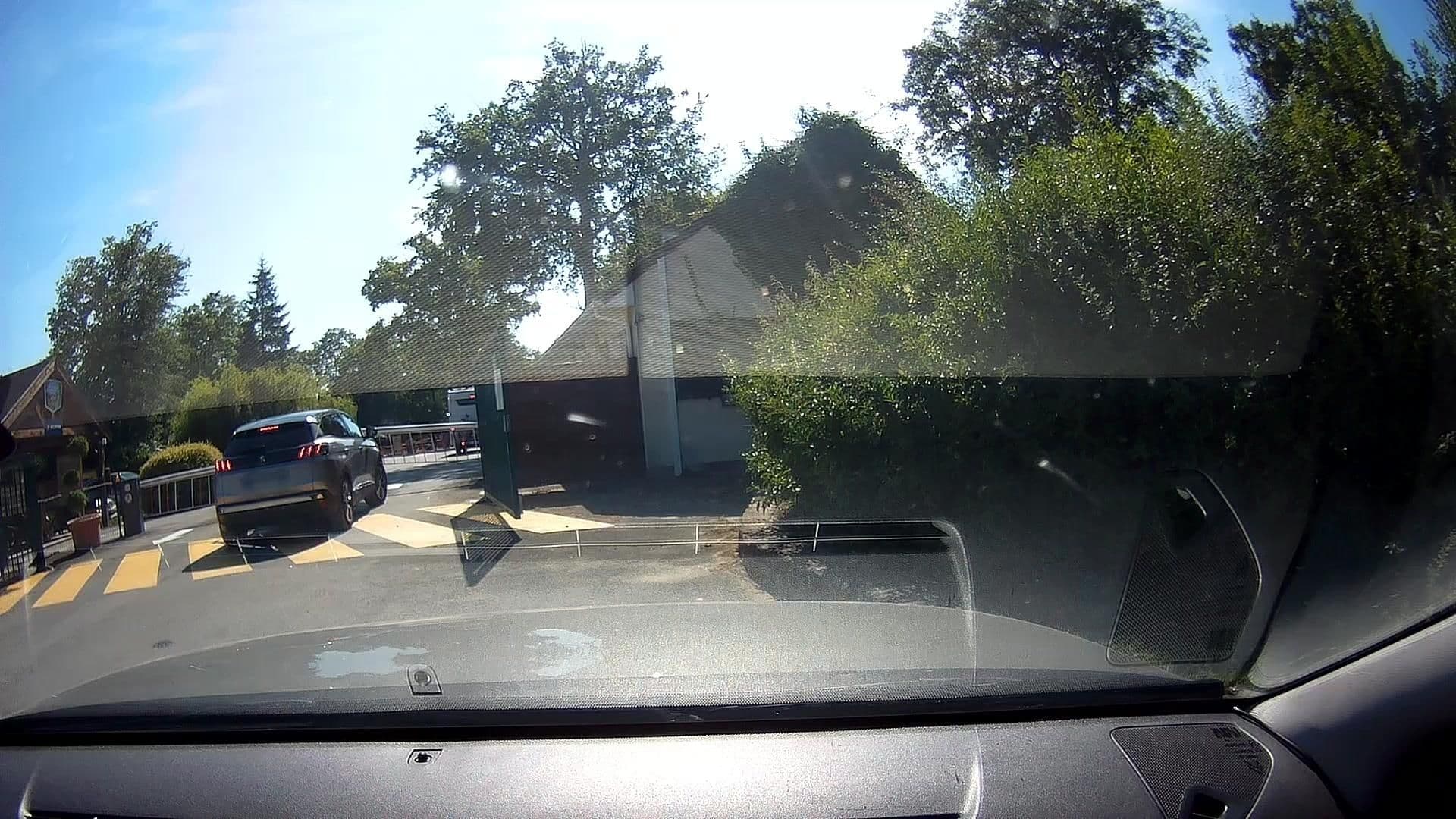 Street view near Camping Parc des Roches, Saint-Chéron — © micmin1972 (CC BY-SA · Mapillary)