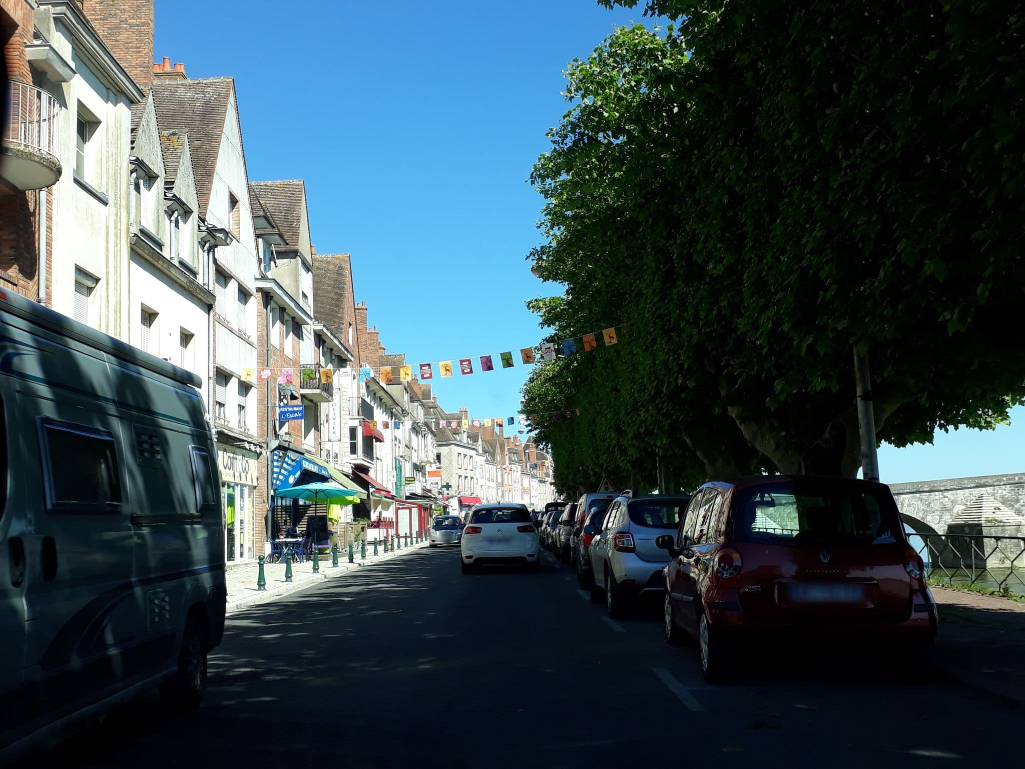 Street view near Bridge Club Giennois, Gien — © df45 (CC BY-SA · Mapillary)