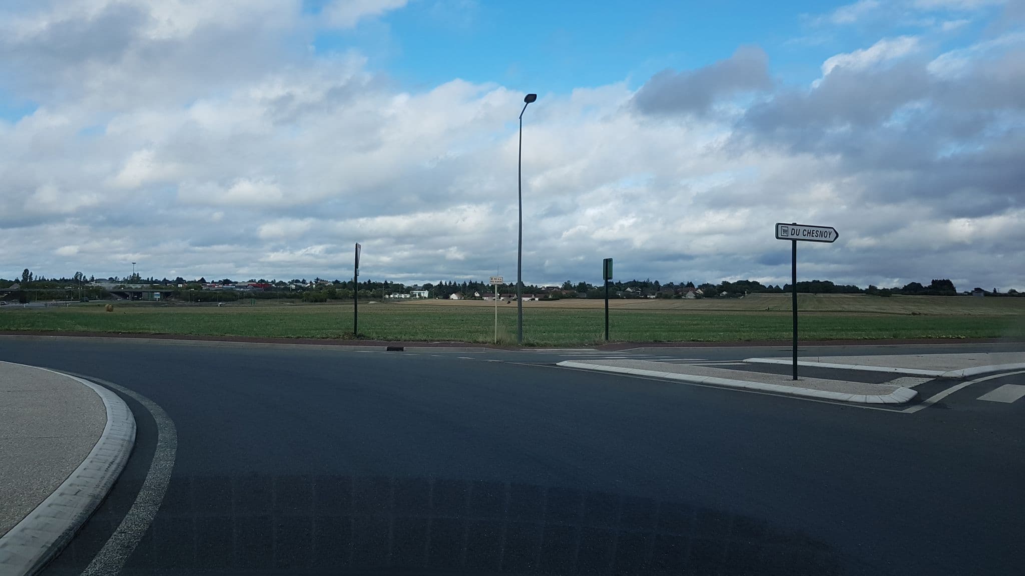 Street view near B&B Hotel, Villemandeur — © jerome_pietri (CC BY-SA · Mapillary)