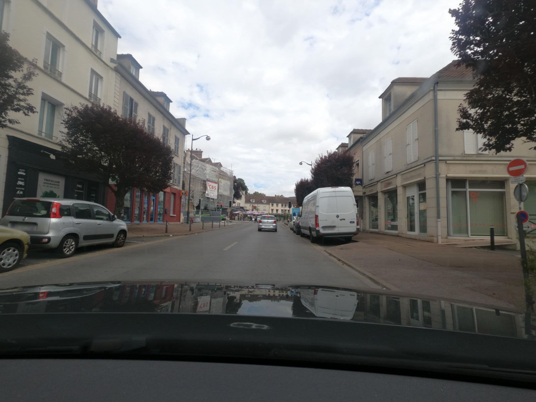 Street view near Selectour - Melun Voyages, Melun — © uwekoch (CC BY-SA · Mapillary)