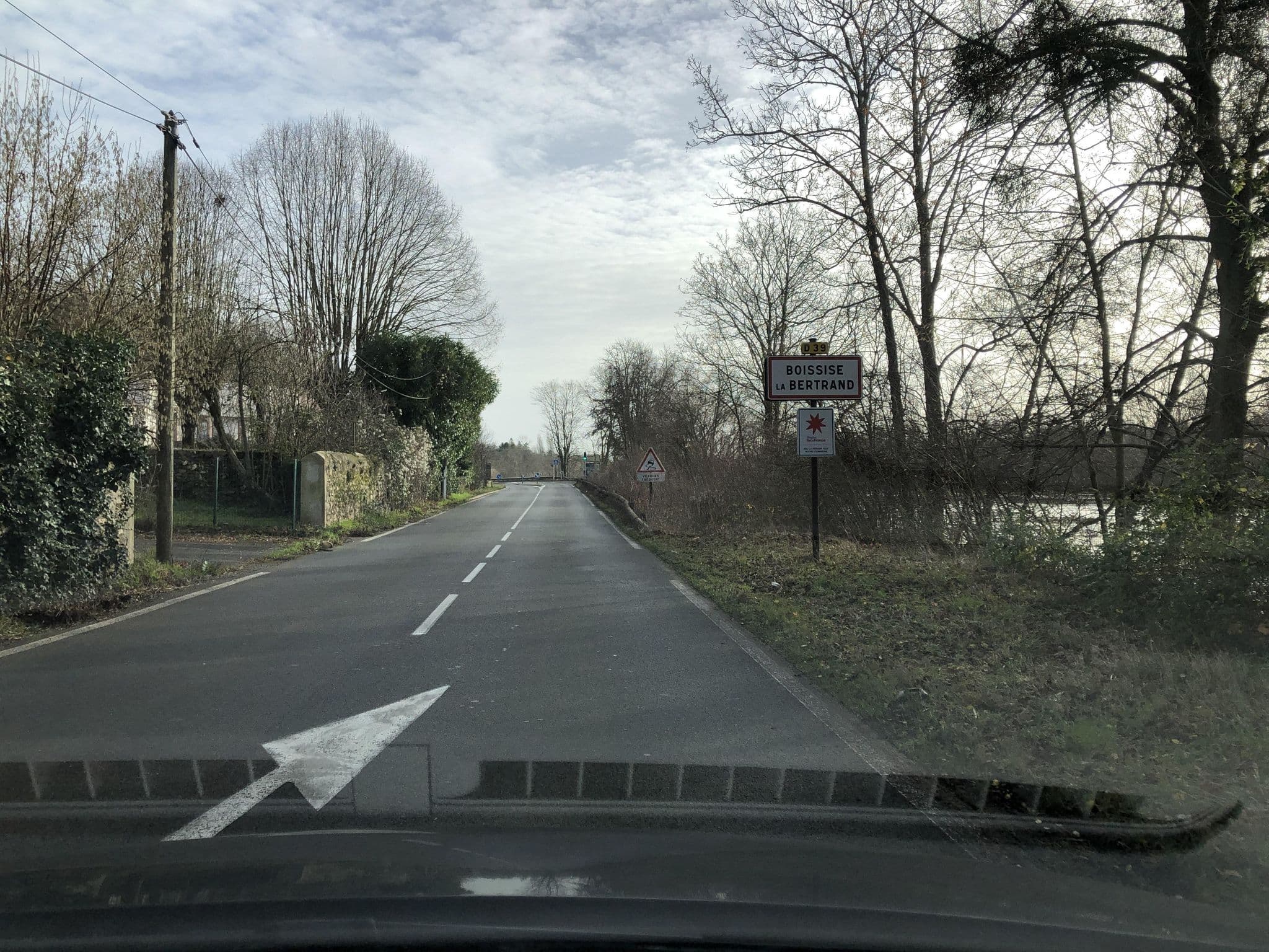 Street view near Domaine de l'orangerie du Quai de Seine, Boissise-le-Roi — © jerome92370 (CC BY-SA · Mapillary)
