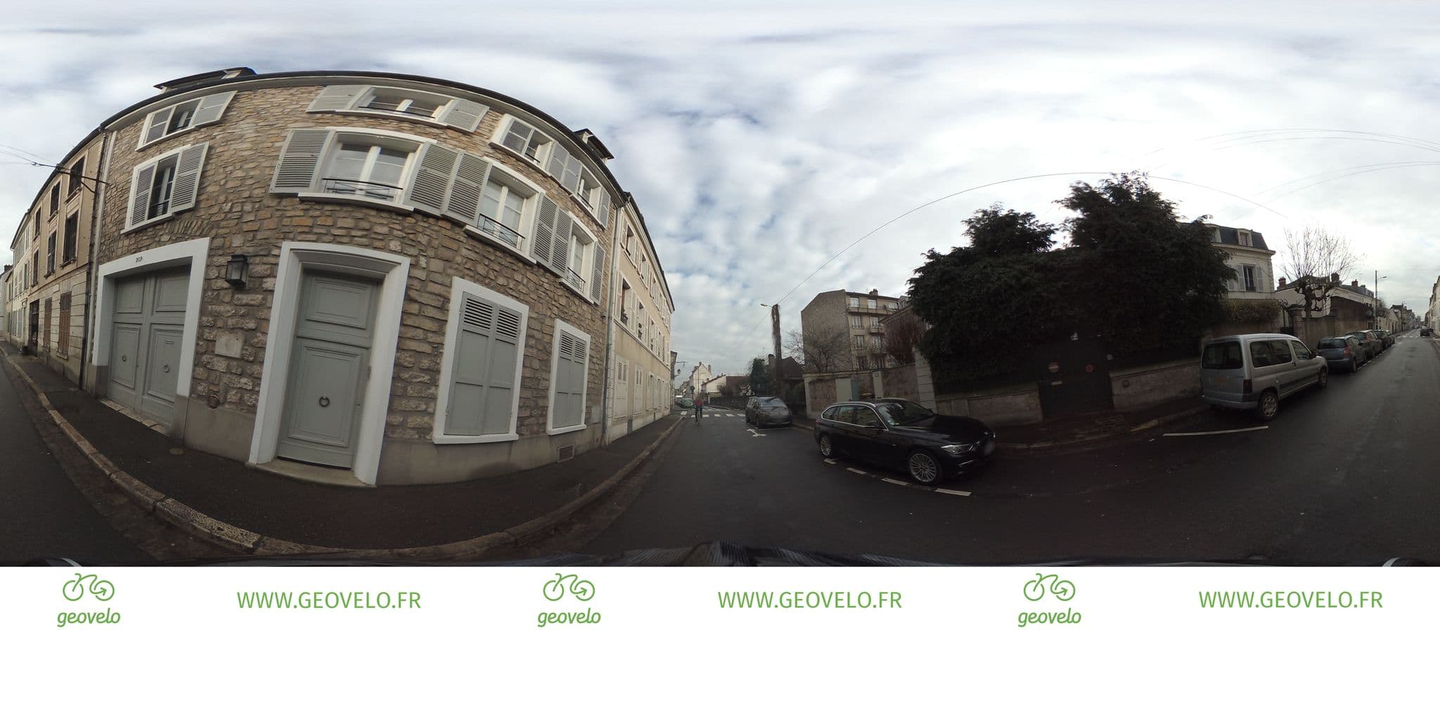 Street view near Le Saint Merry, Fontainebleau — © simon_geovelo (CC BY-SA · Mapillary)
