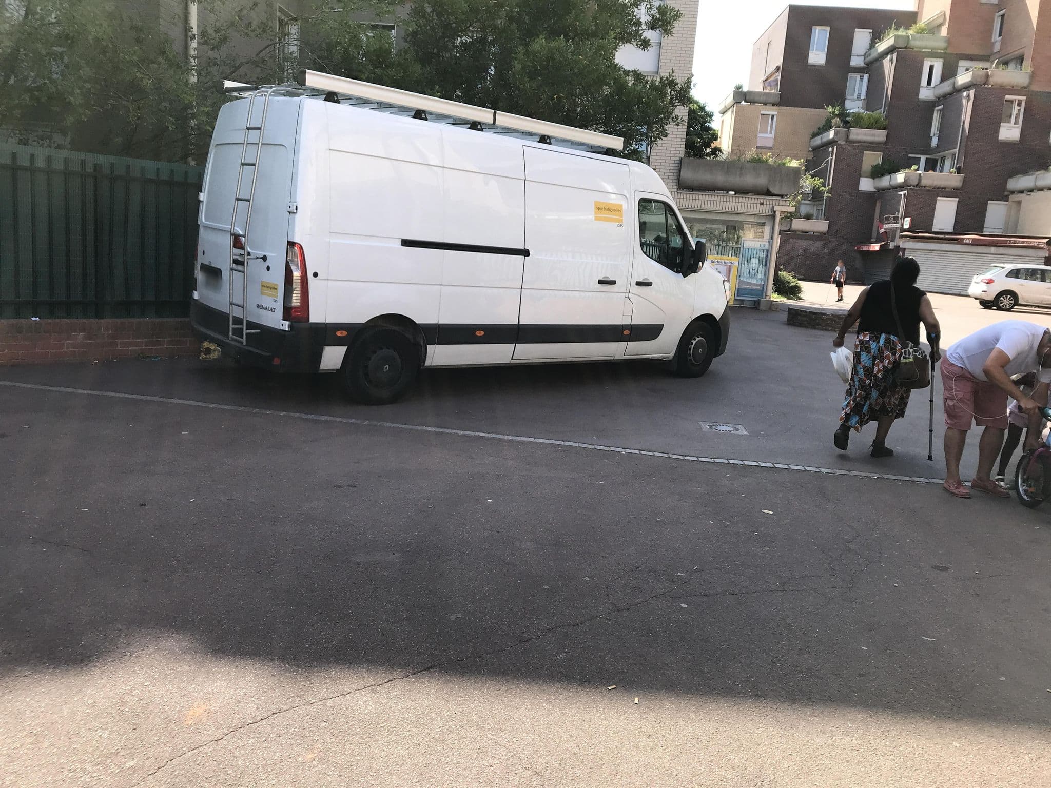 Street view near Stay In Evry, Évry — © josmougn (CC BY-SA · Mapillary)