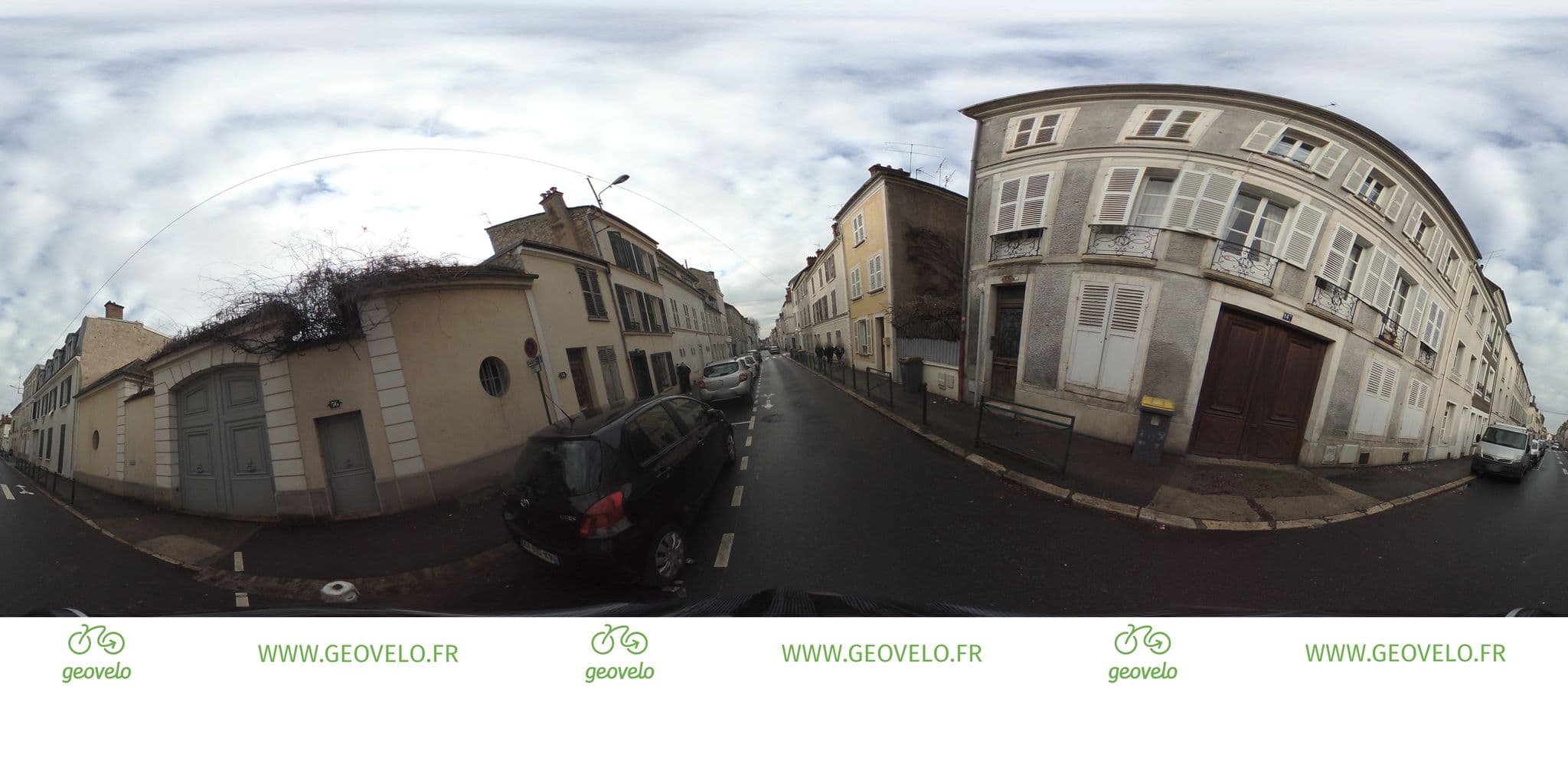 Street view near Le repaire de Sully, Fontainebleau — © simon_geovelo (CC BY-SA · Mapillary)