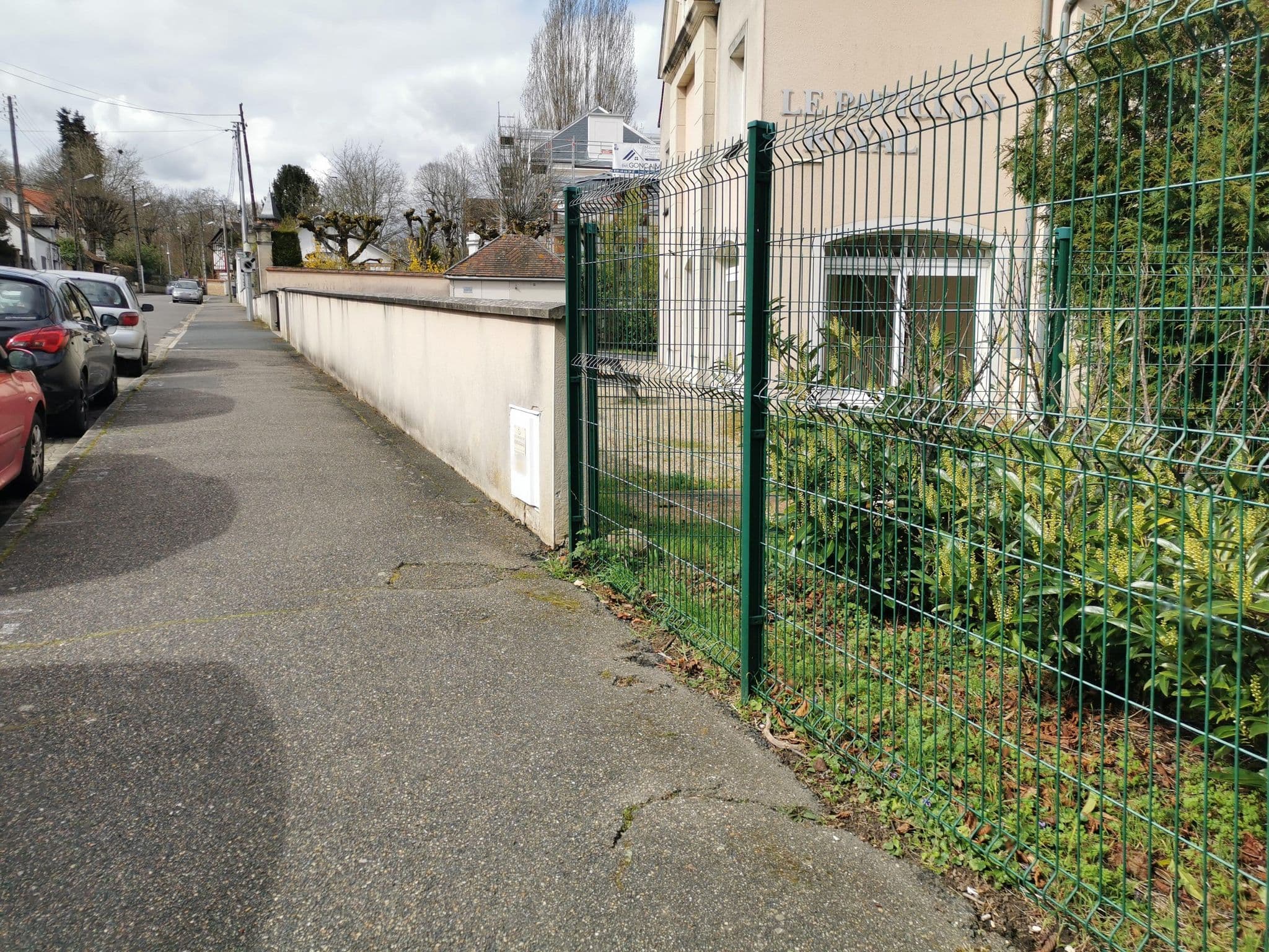 Street view near Hôtel le Pavillon Royal, Bois-le-Roi — © ChtiBoss (CC BY-SA · Mapillary)