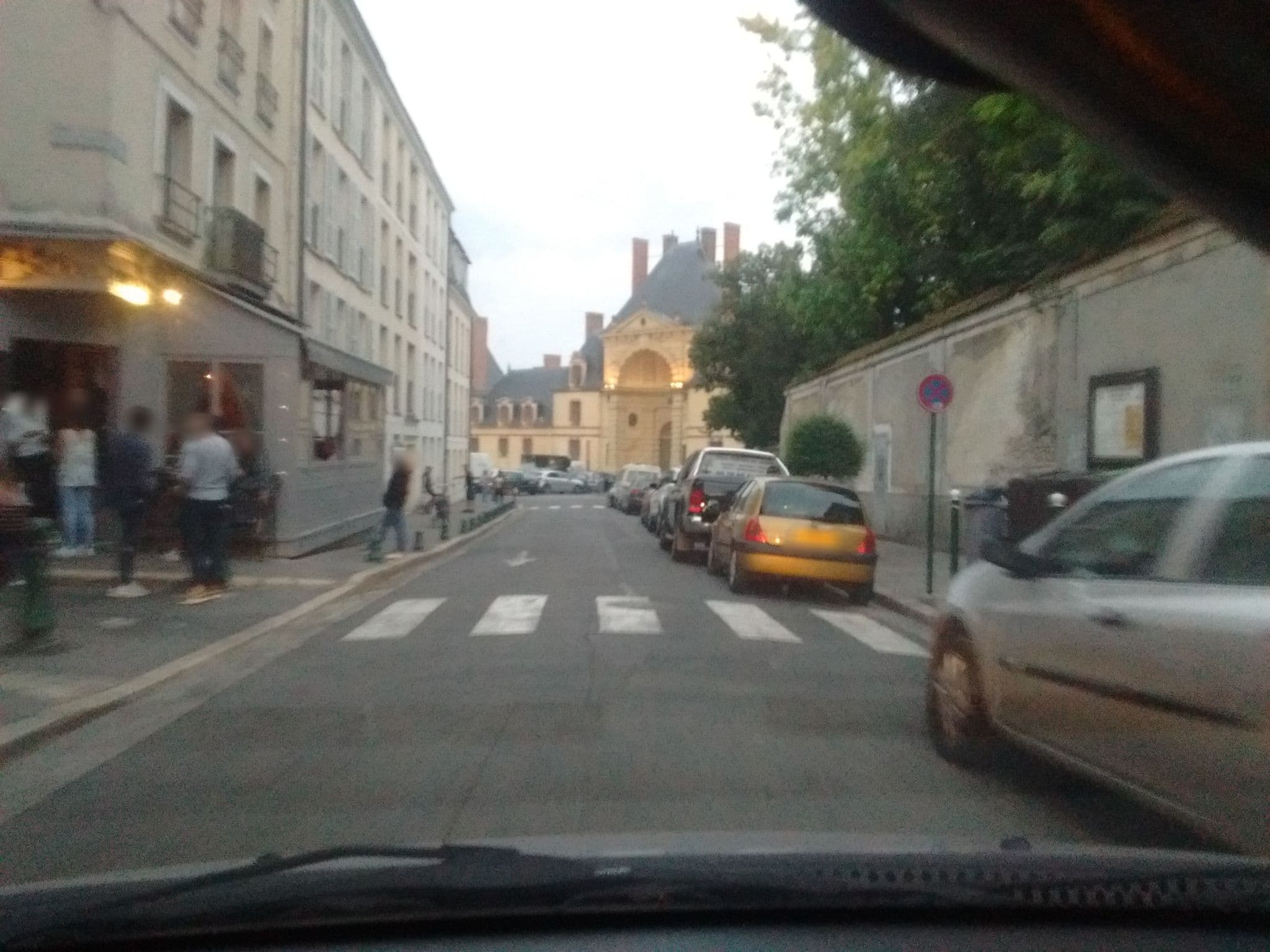 Street view near Le Studio By Sleepinfontainebleau, Fontainebleau — © inscannable (CC BY-SA · Mapillary)