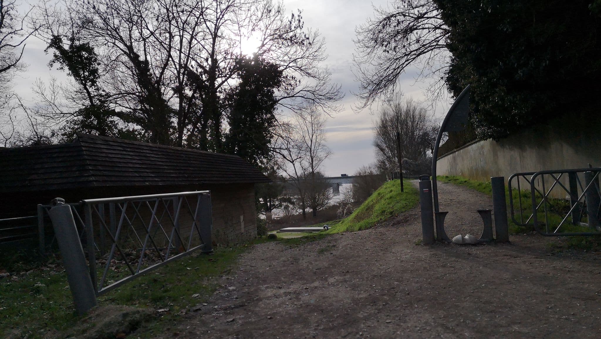 Street view near Camping Municipal Gaston Marchand, Saint-Pryvé-Saint-Mesmin — © u4y0u (CC BY-SA · Mapillary)