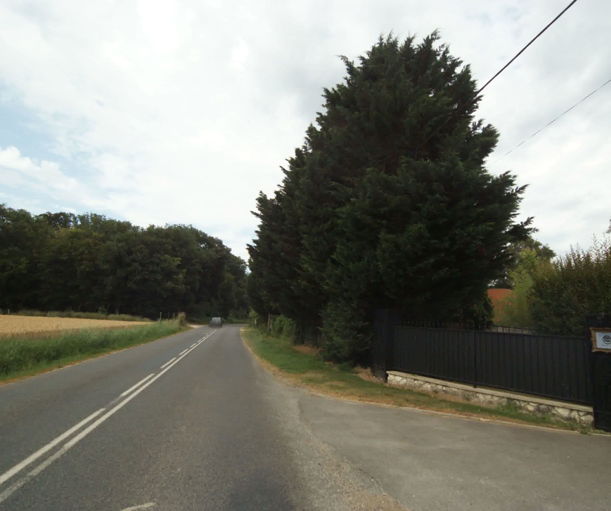 Street view near Villa la Clef des Champs, Chailly-en-Bière — © sogefi (CC BY-SA · Mapillary)