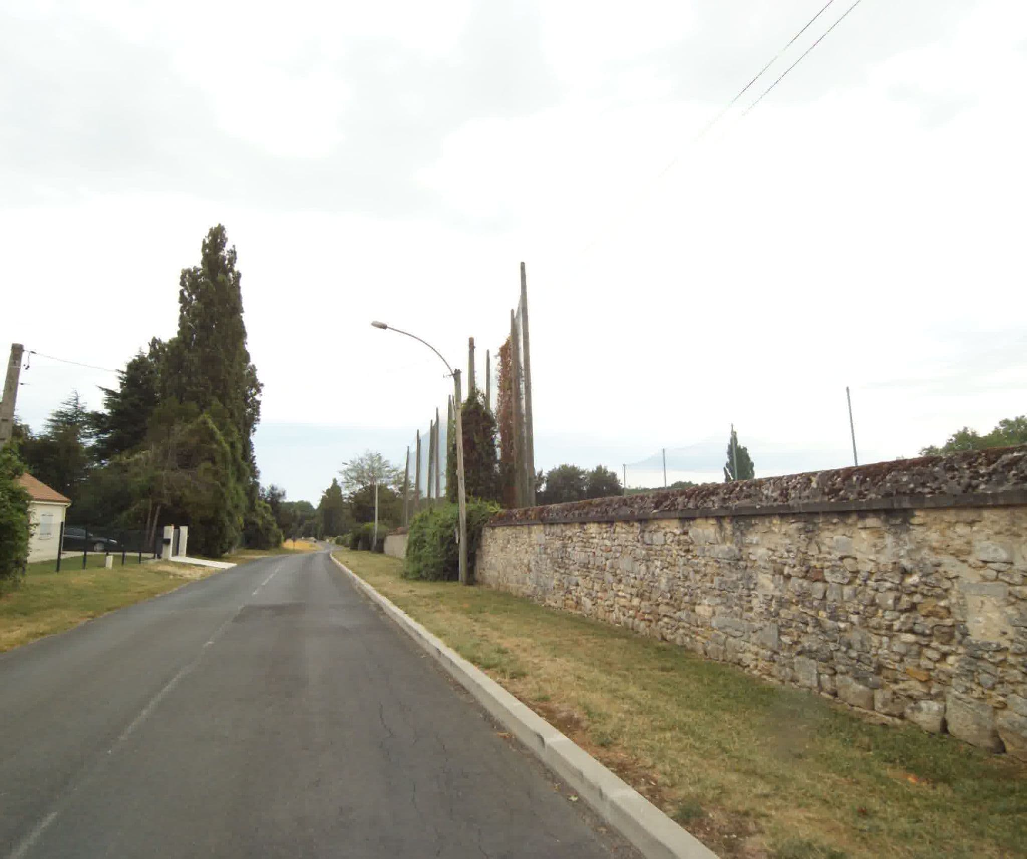 Street view near Château de Cély, Cély — © sogefi (CC BY-SA · Mapillary)