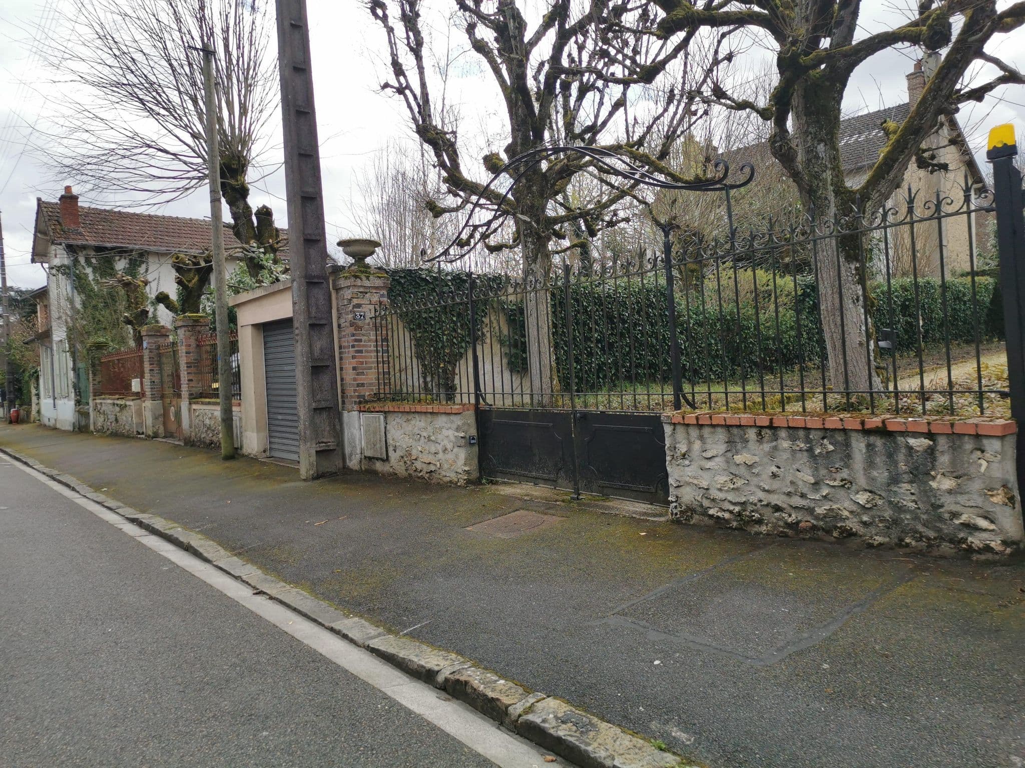 Street view near Le Cottage Mistinguett, Bois-le-Roi — © ChtiBoss (CC BY-SA · Mapillary)
