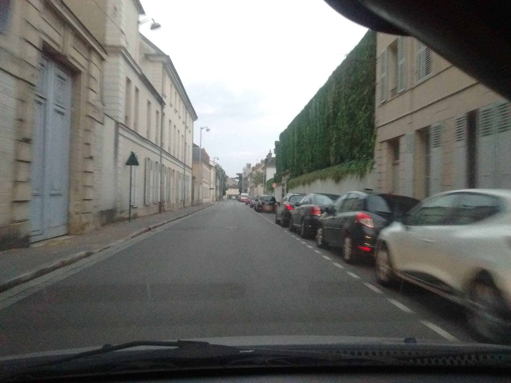 Street view near Demeures les Aiglons, Fontainebleau — © inscannable (CC BY-SA · Mapillary)