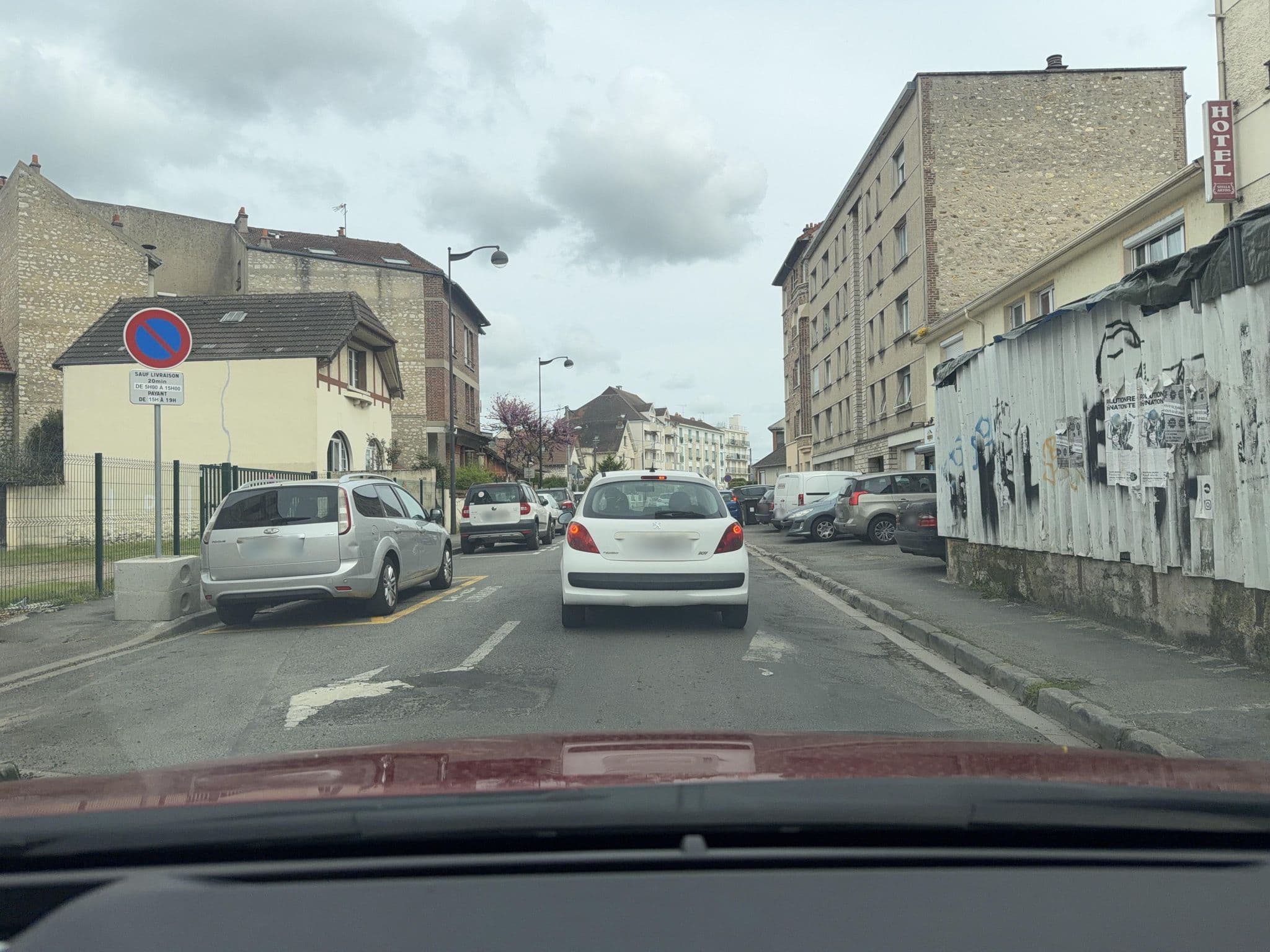Street view near Hôtel du Parc, Dammarie-les-Lys — © cricri93160 (CC BY-SA · Mapillary)