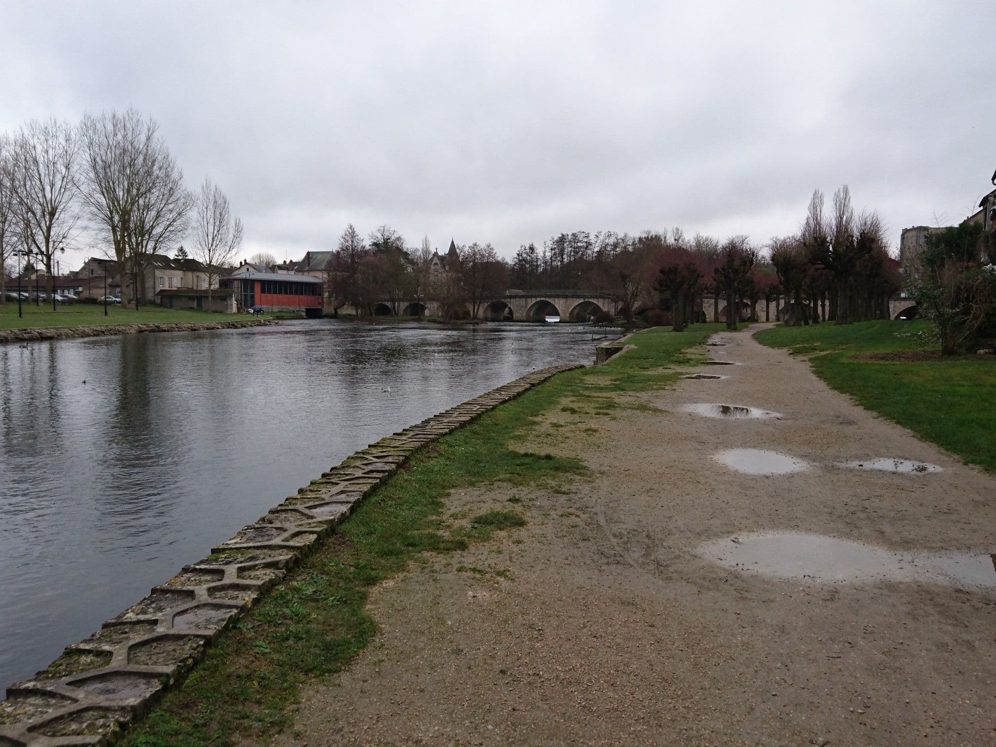 Street view near Auberge De La Terrasse, Moret-sur-Loing — © cantece (CC BY-SA · Mapillary)