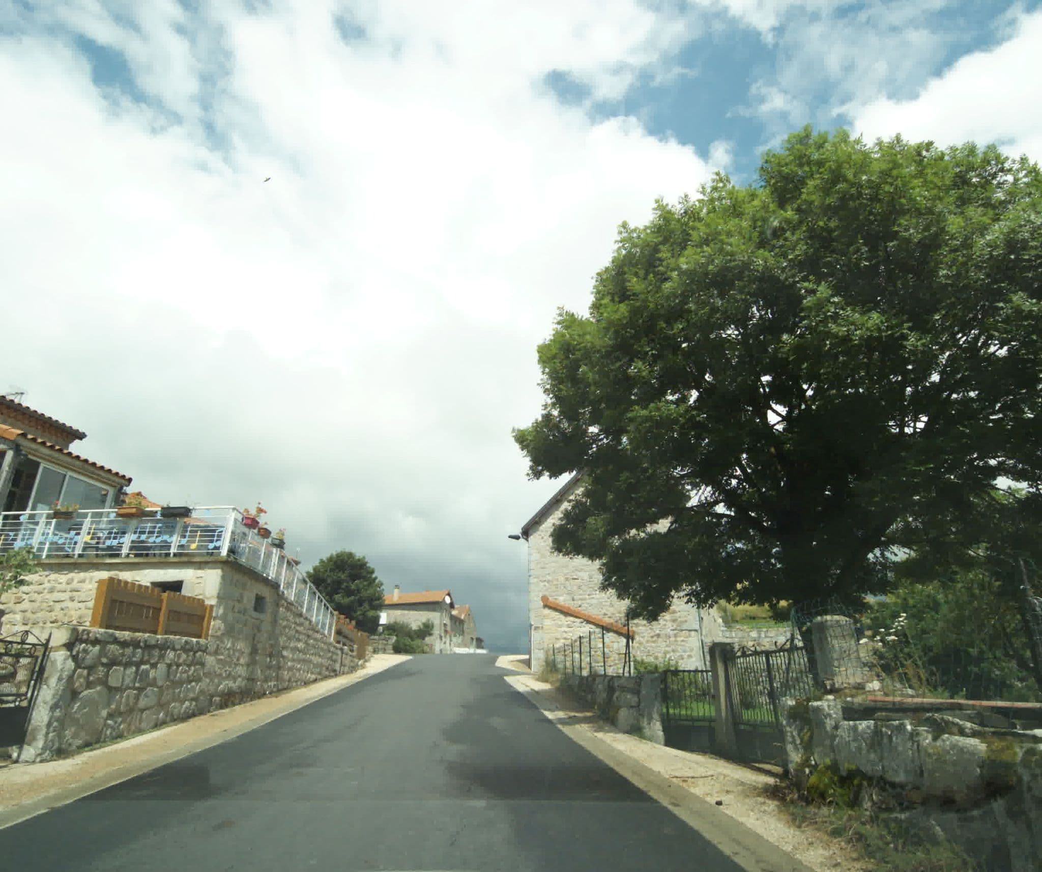 Street view near auberge des deux pèlerins, Saugues — © sogefi (CC BY-SA · Mapillary)