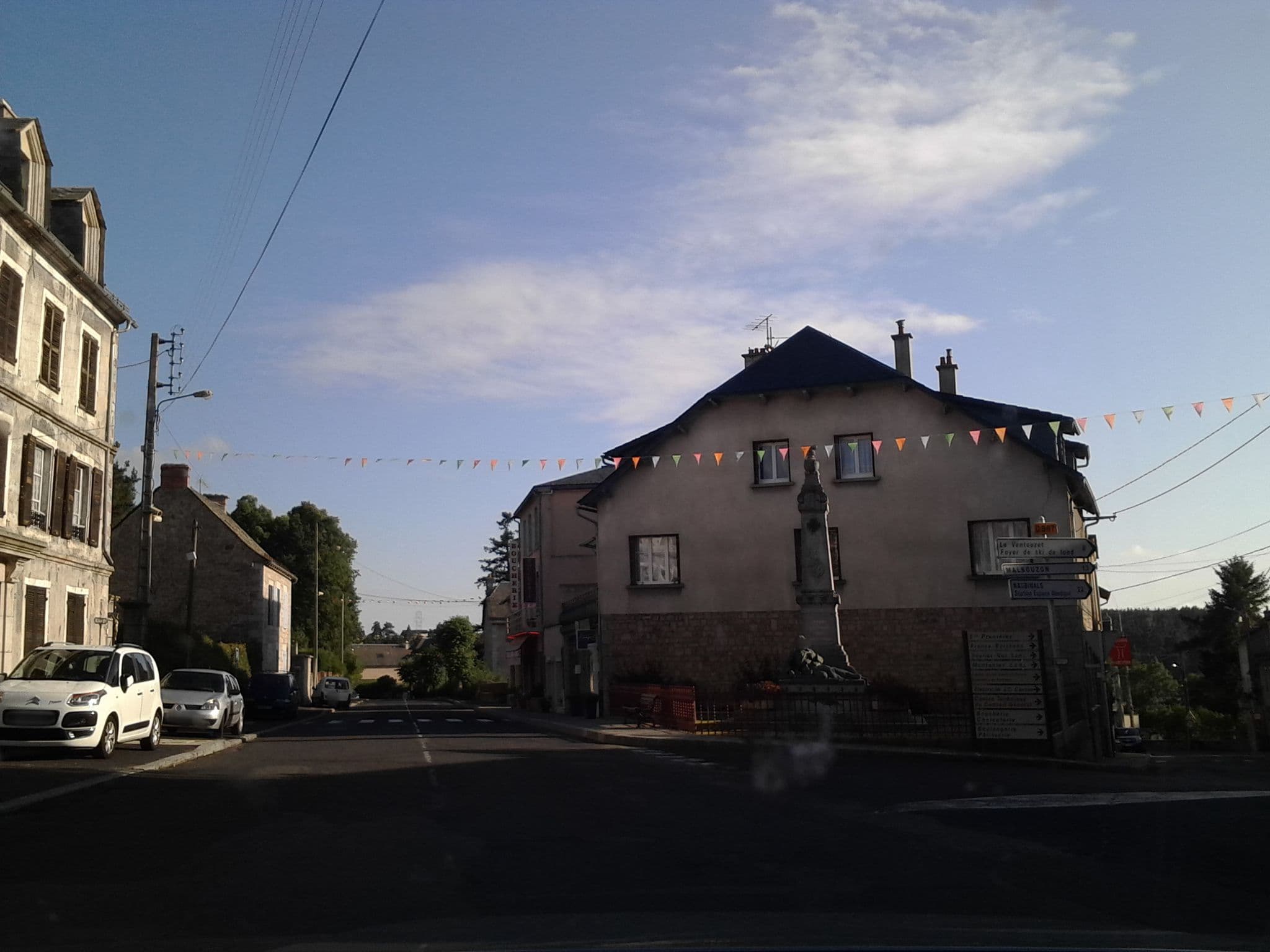 Street view near Gîte Route d'Aubrac, Aumont-Aubrac — © apatookonpri (CC BY-SA · Mapillary)