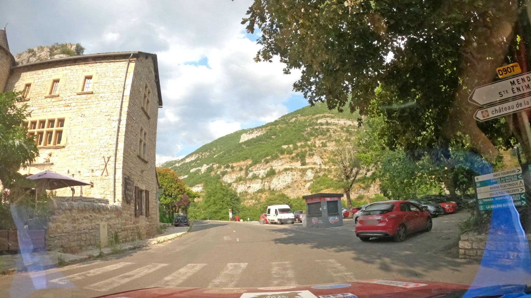 Street view near Hotel Chateau de la Malène, manoir de Montrsquiou, Meyrueis — © masterofnoroad (CC BY-SA · Mapillary)
