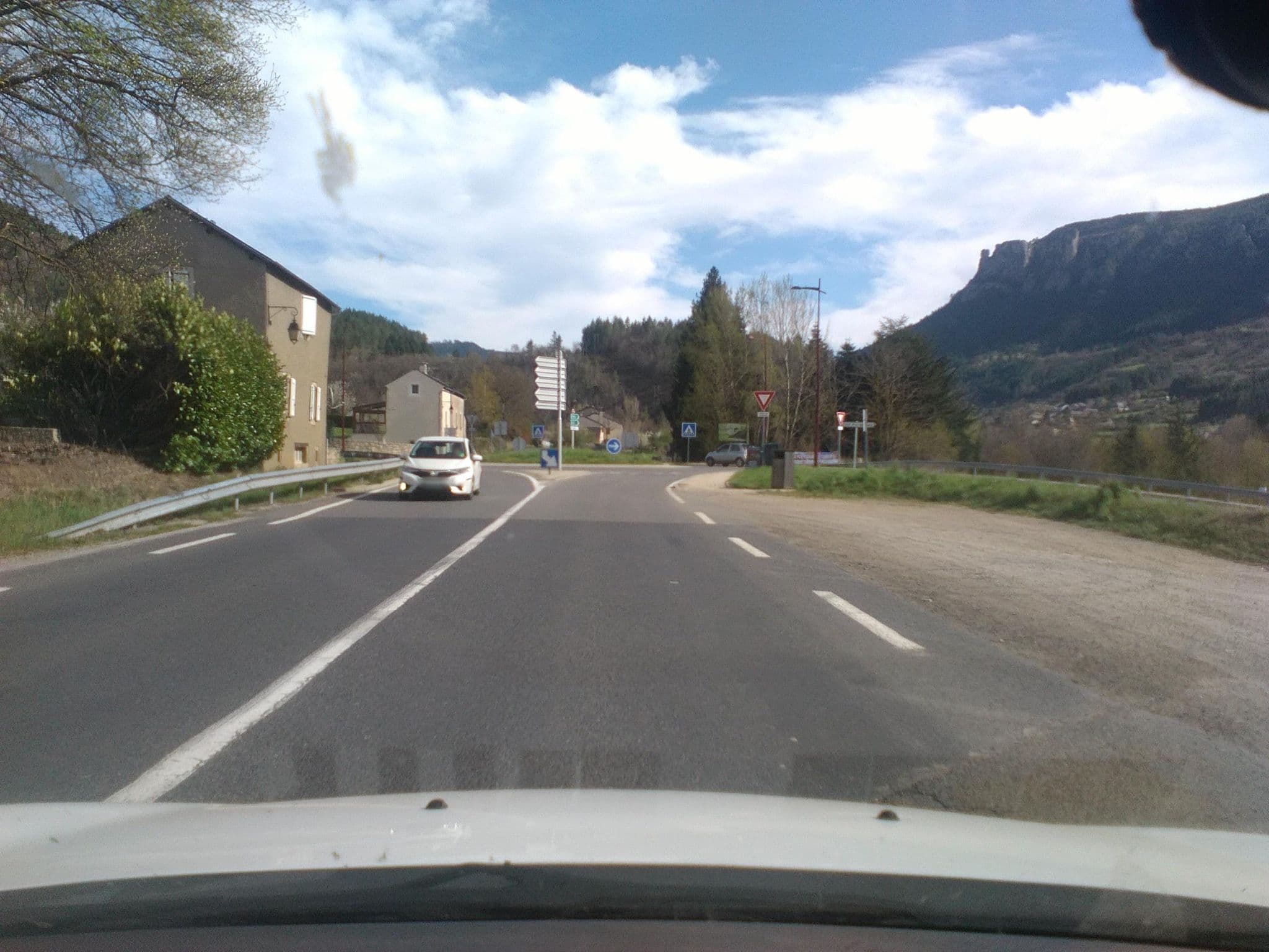 Street view near Hôtel le Rochefort, Florac — © blup (CC BY-SA · Mapillary)