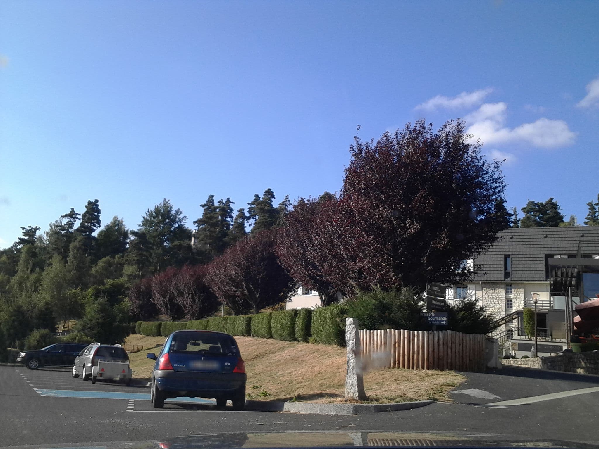 Street view near Hôtel Chez Camillou, Aumont-Aubrac — © apatookonpri (CC BY-SA · Mapillary)
