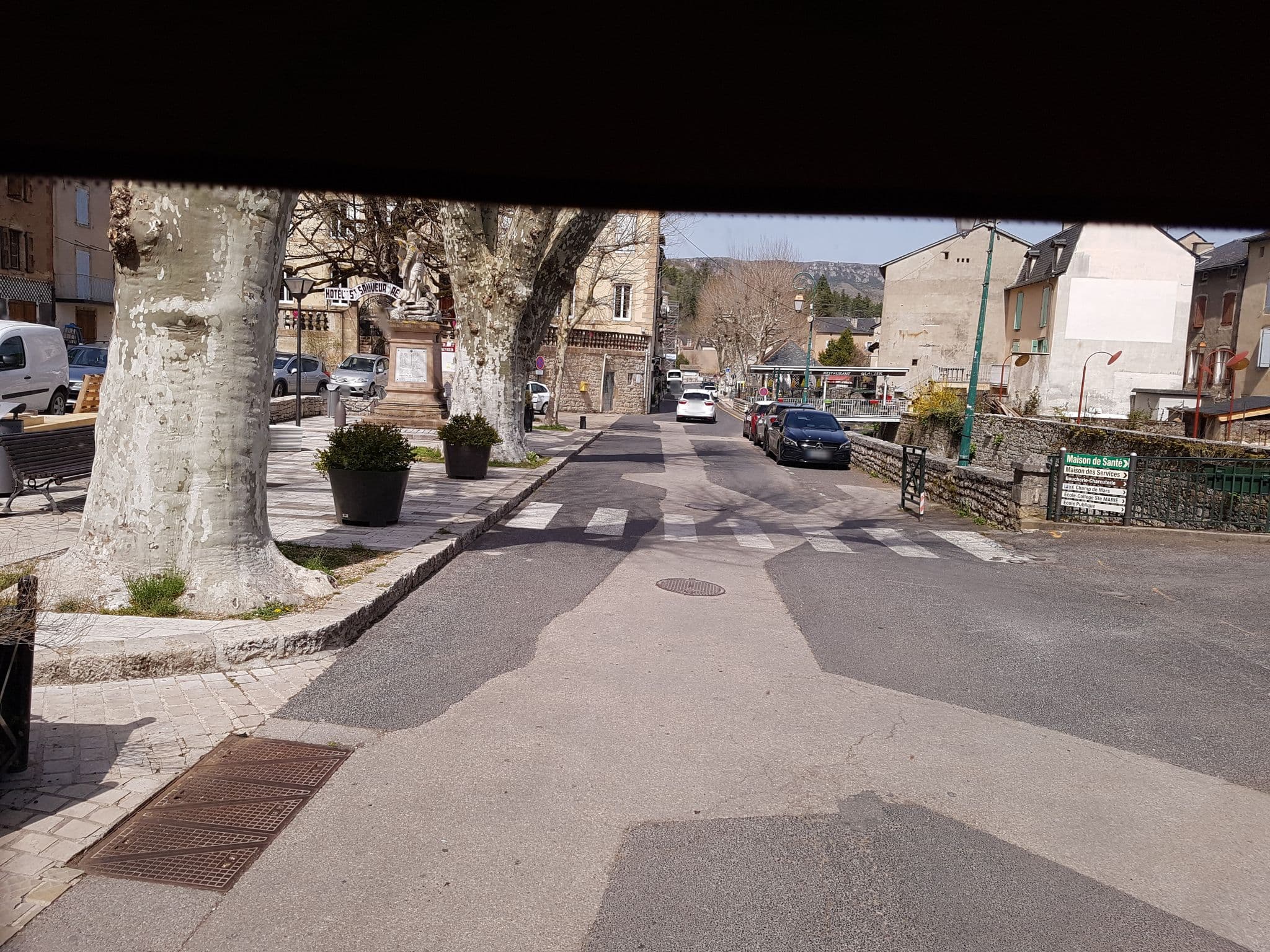 Street view near Restaurant Hôtel de France Meyrueis, Meyrueis — © bernardvoyageur (CC BY-SA · Mapillary)