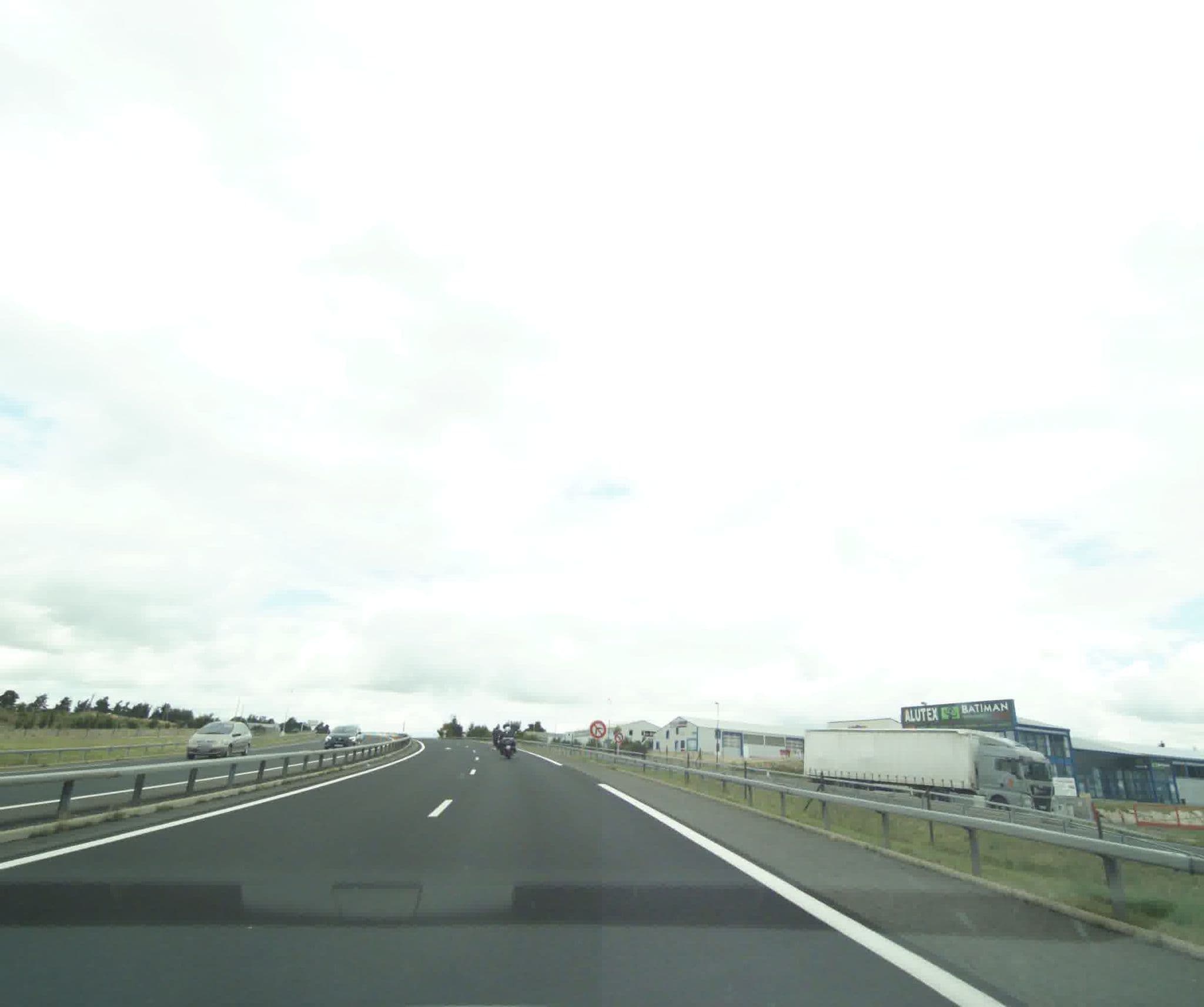 Street view near Les Sentiers Fleuris, Aumont-Aubrac — © sogefi (CC BY-SA · Mapillary)