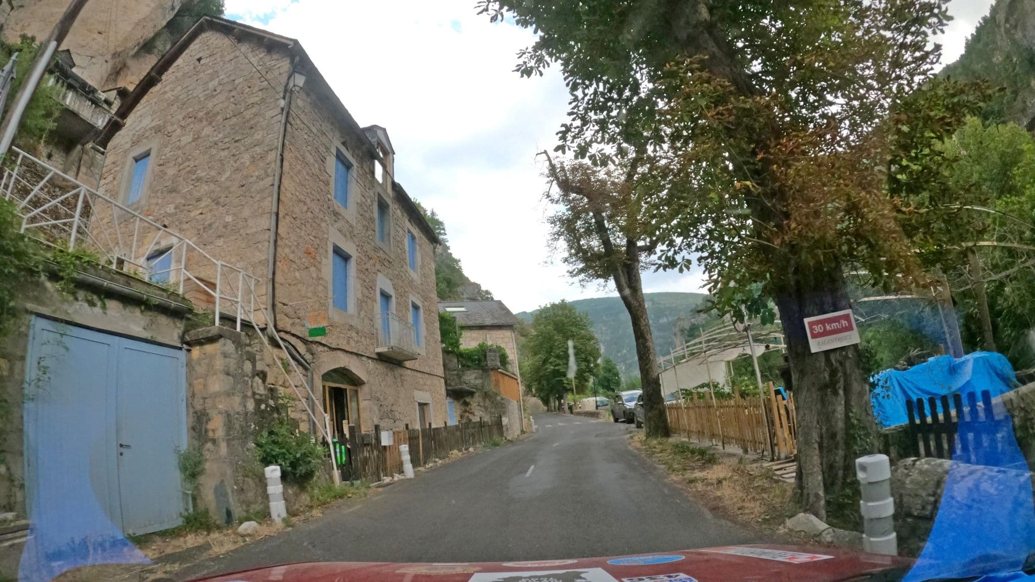 Street view near Chateau de La Caze Sainte-Enimie, Chanac — © masterofnoroad (CC BY-SA · Mapillary)