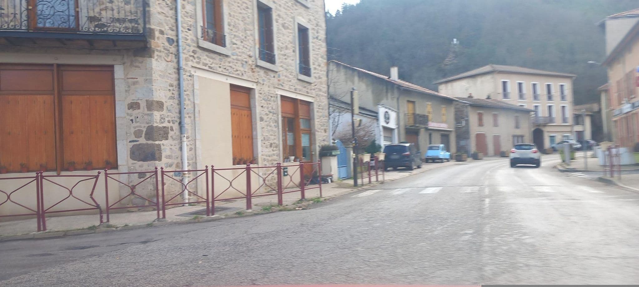 Street view near Hostellerie du Château, Chadrac — © chrisch43 (CC BY-SA · Mapillary)