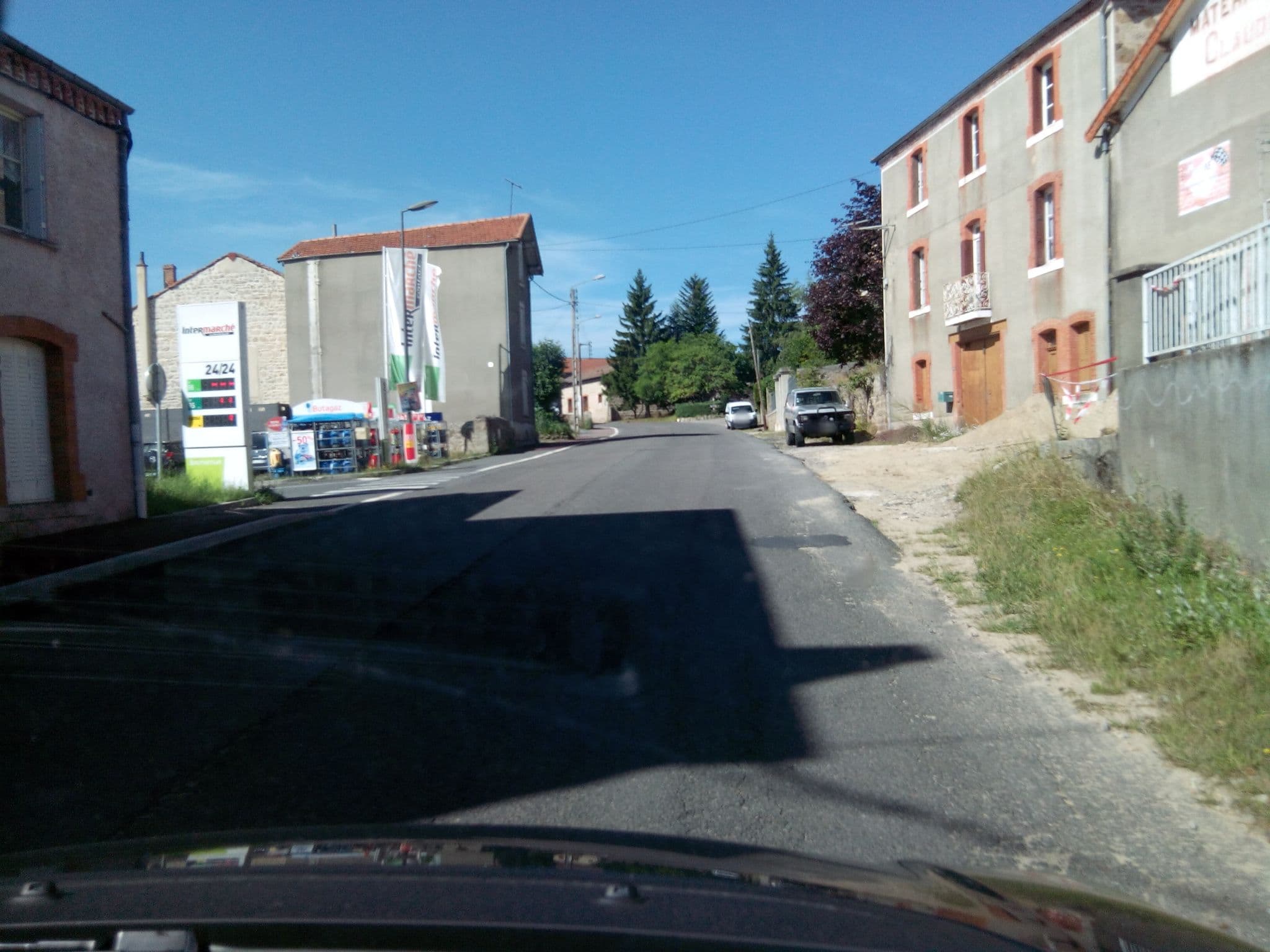 Street view near la Ganse Blanche, Usson-en-Forez — © alainproviste (CC BY-SA · Mapillary)