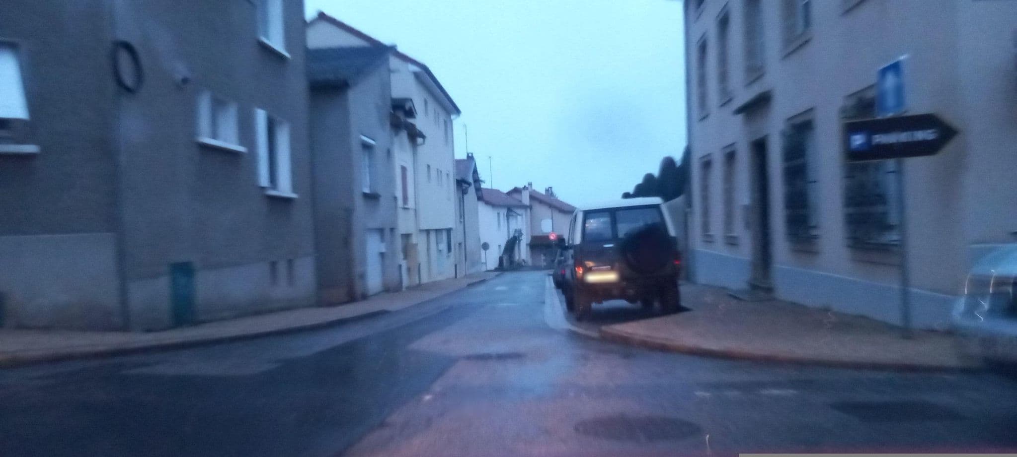 Street view near Logis Hôtel Le Bourbon, Yssingeaux — © chrisch43 (CC BY-SA · Mapillary)