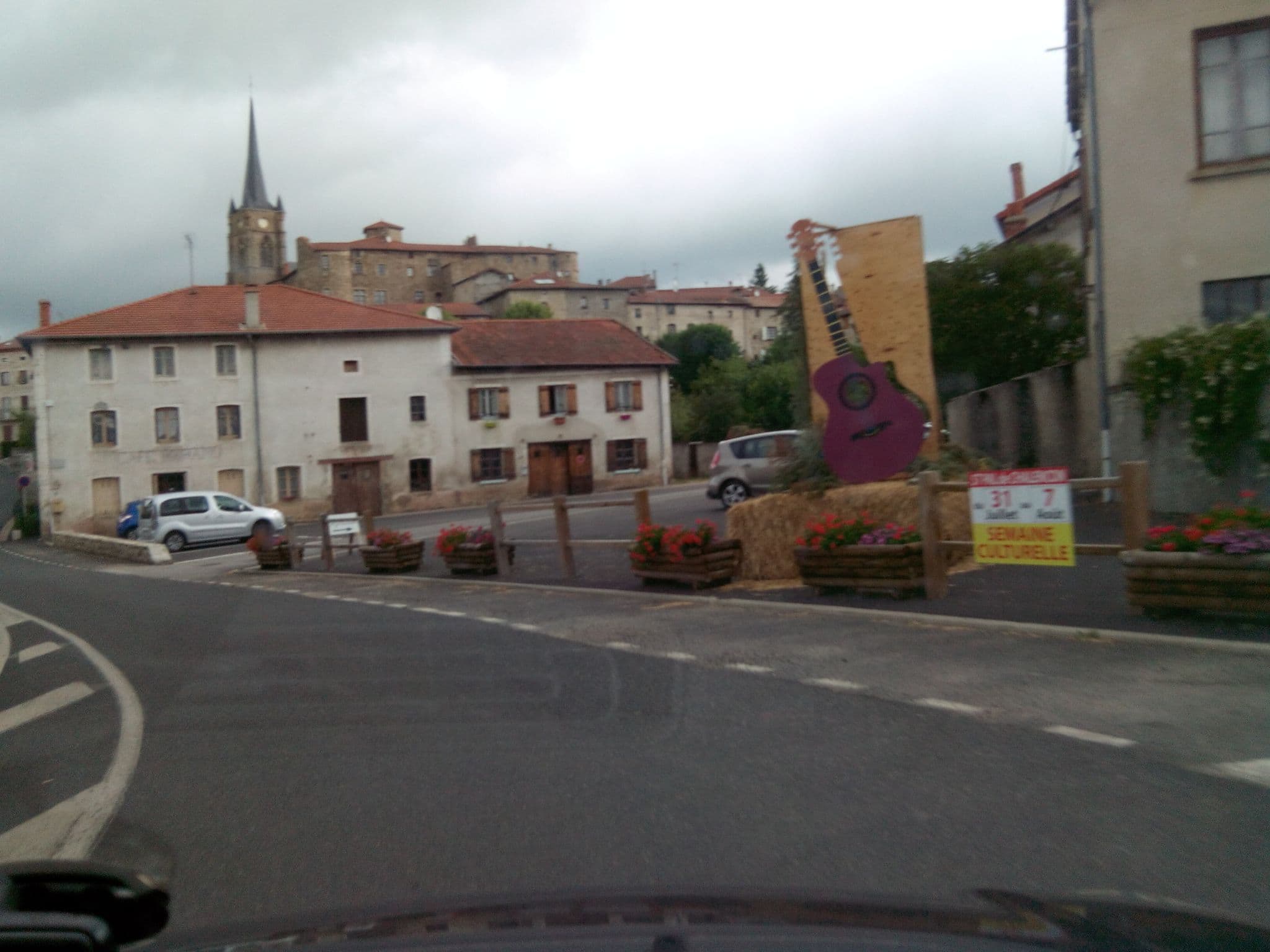 Street view near Bar des Sports-Hôtel le Val d'Ance, Usson-en-Forez — © alainproviste (CC BY-SA · Mapillary)