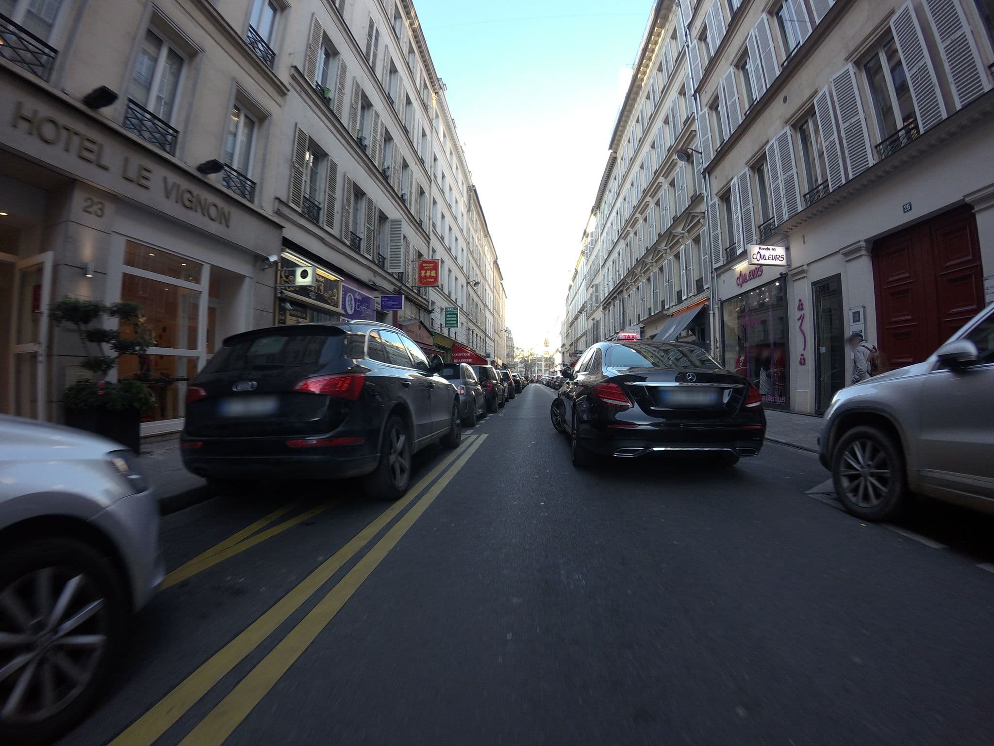Street view near Le Basile, Paris 08 Élysée