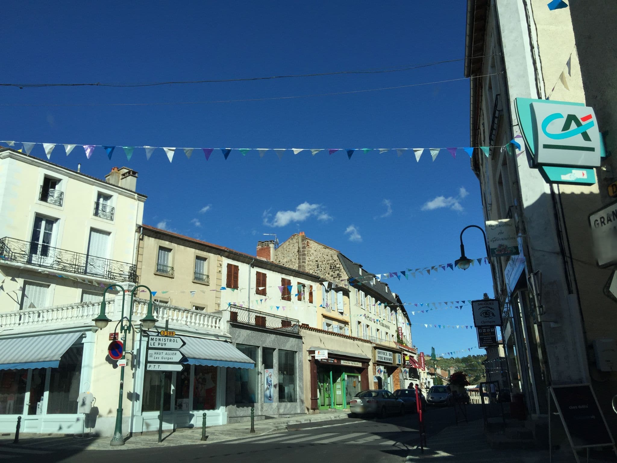 Street view near Location meublée en Auvergne, Saugues — © geraldchatagnon (CC BY-SA · Mapillary)