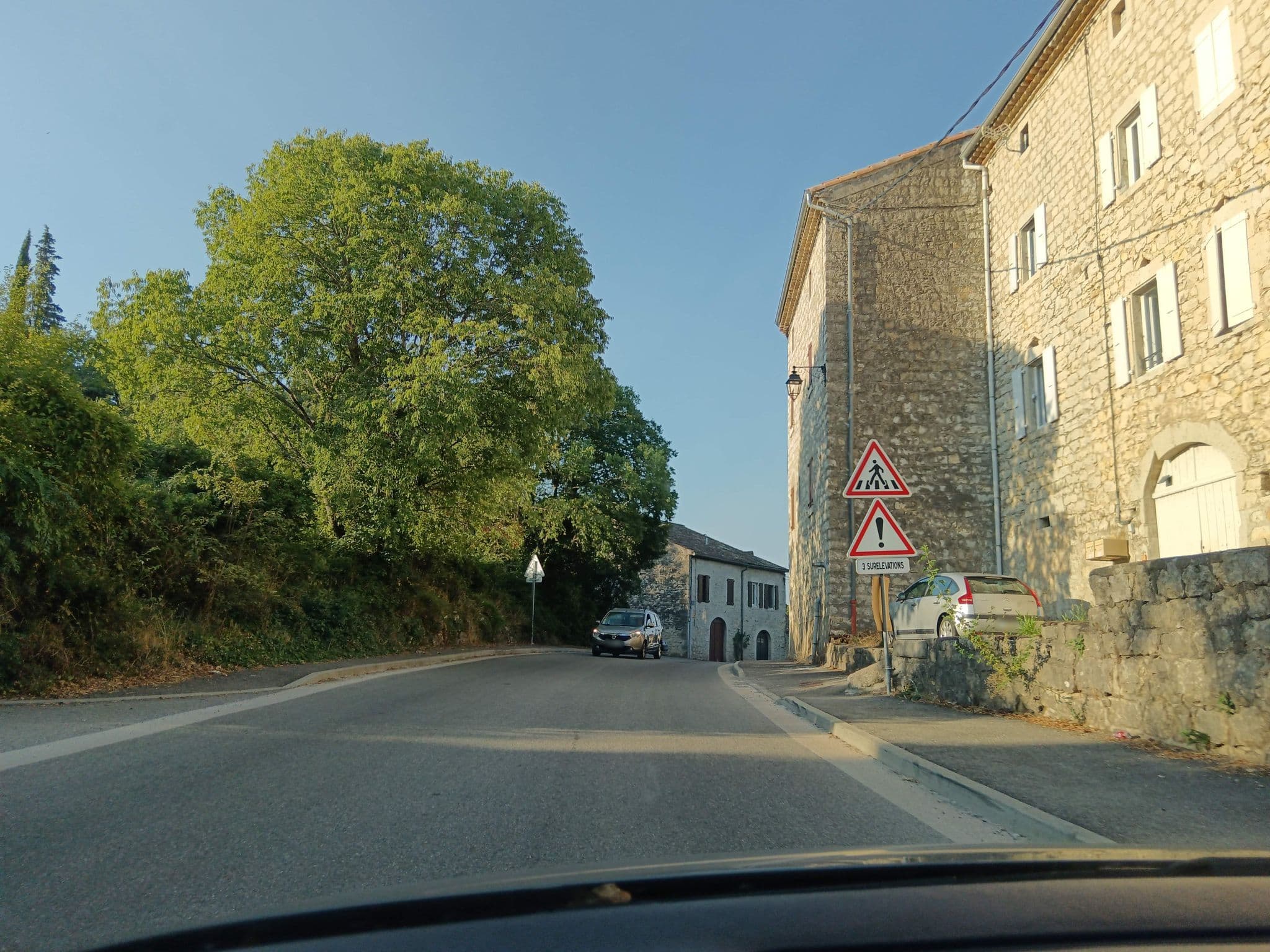 Street view near Relais de la Vignasse, Lablachère — © CutKziG (CC BY-SA · Mapillary)