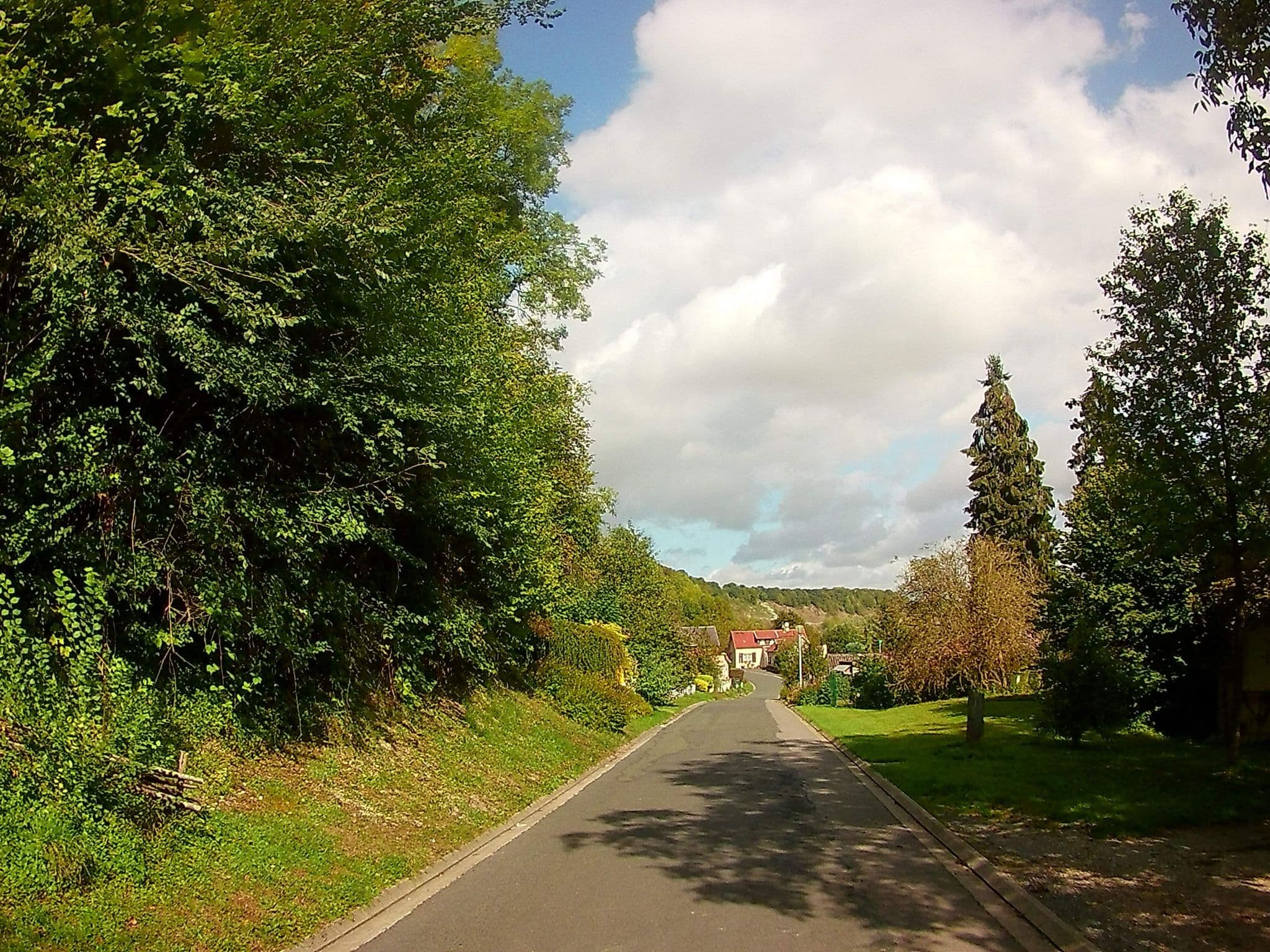 Street view near Gîte, Bray-sur-Somme — © elgolfo (CC BY-SA · Mapillary)