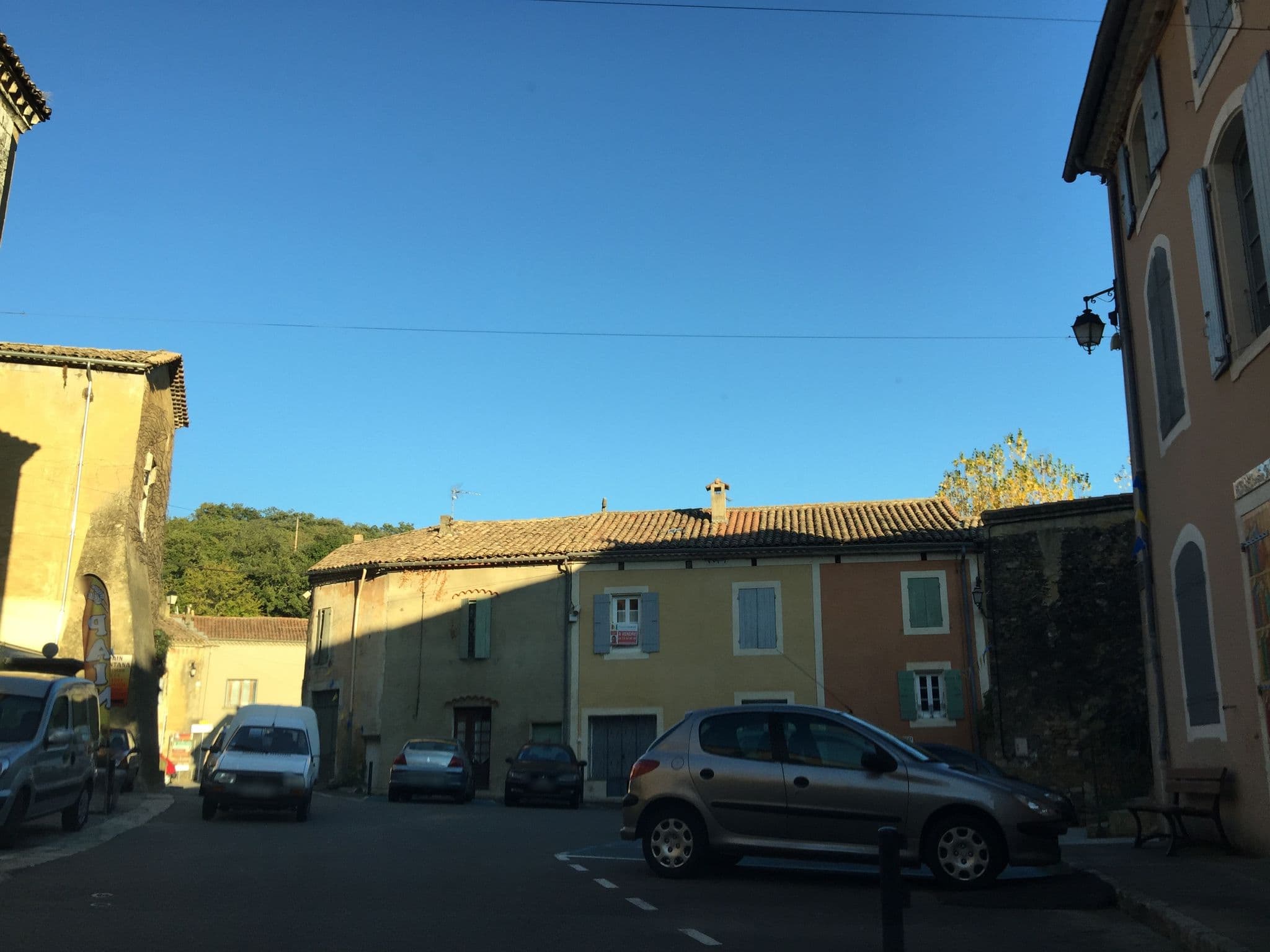 Street view near Le Montadou Saint Montan, Donzère — © geraldchatagnon (CC BY-SA · Mapillary)