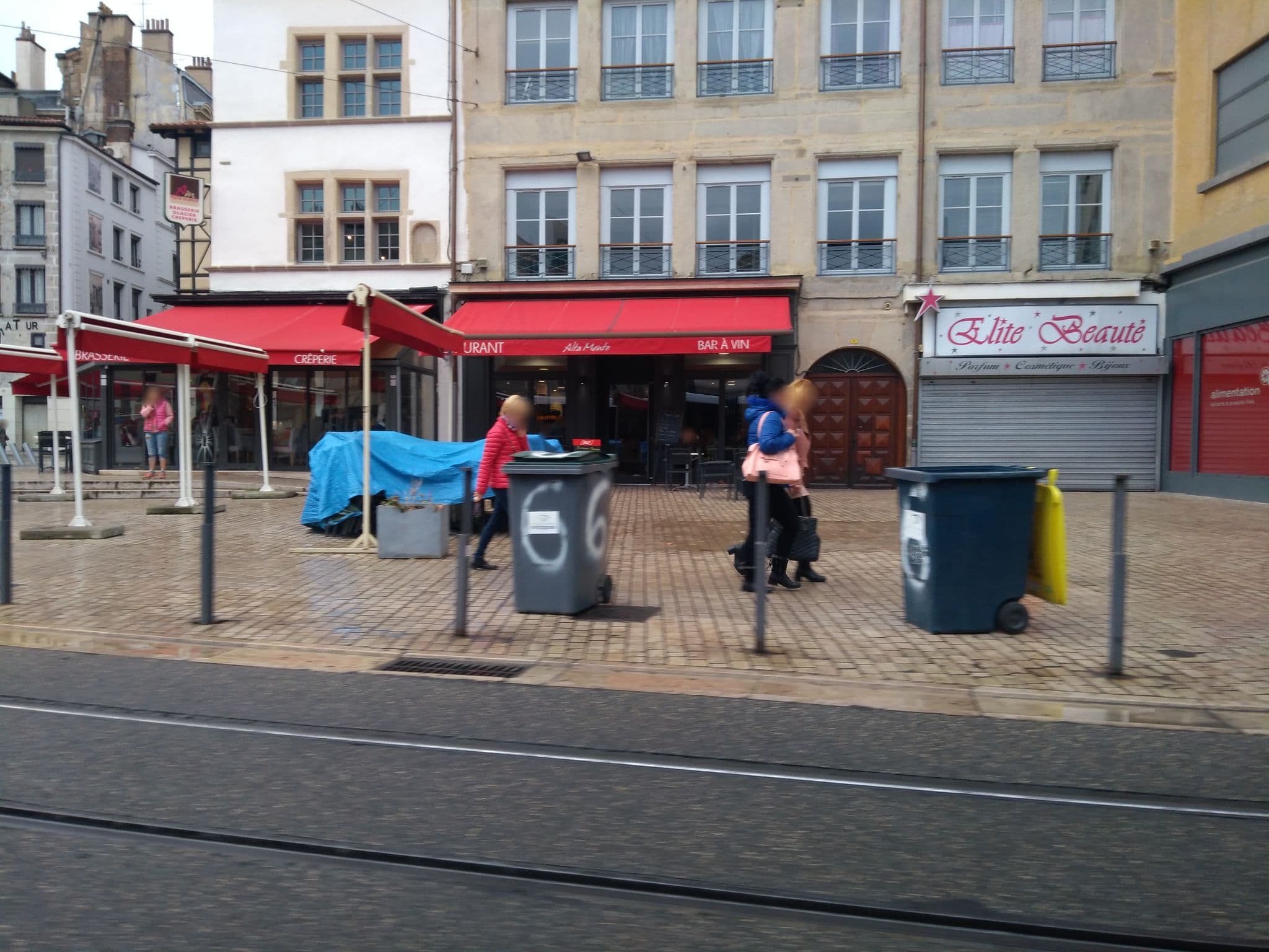 Street view near Hotel De La Tour, Saint-Étienne — © remonet (CC BY-SA · Mapillary)