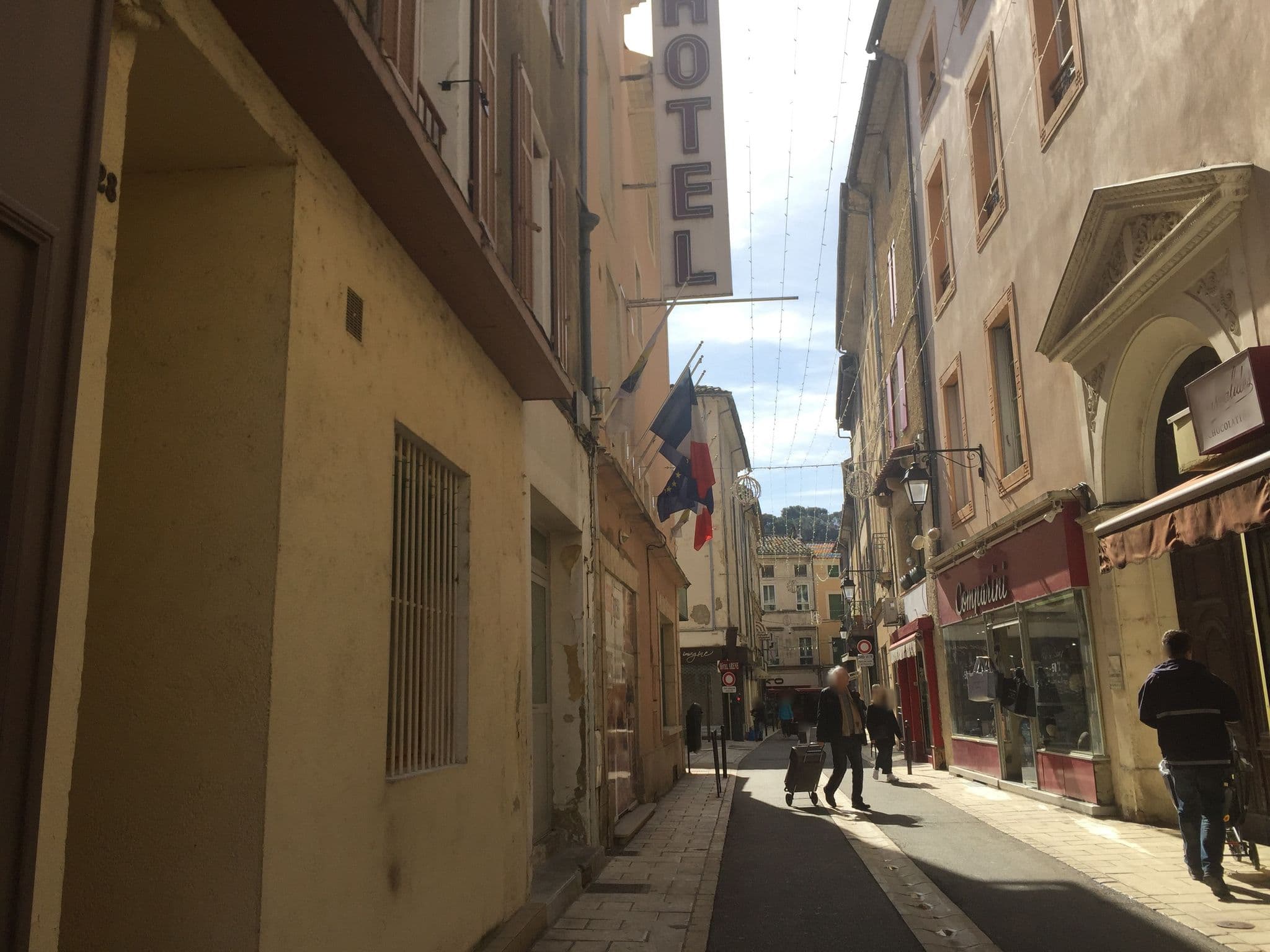 Street view near Le Grand Hôtel d'Orange, Orange — © zimmy (CC BY-SA · Mapillary)