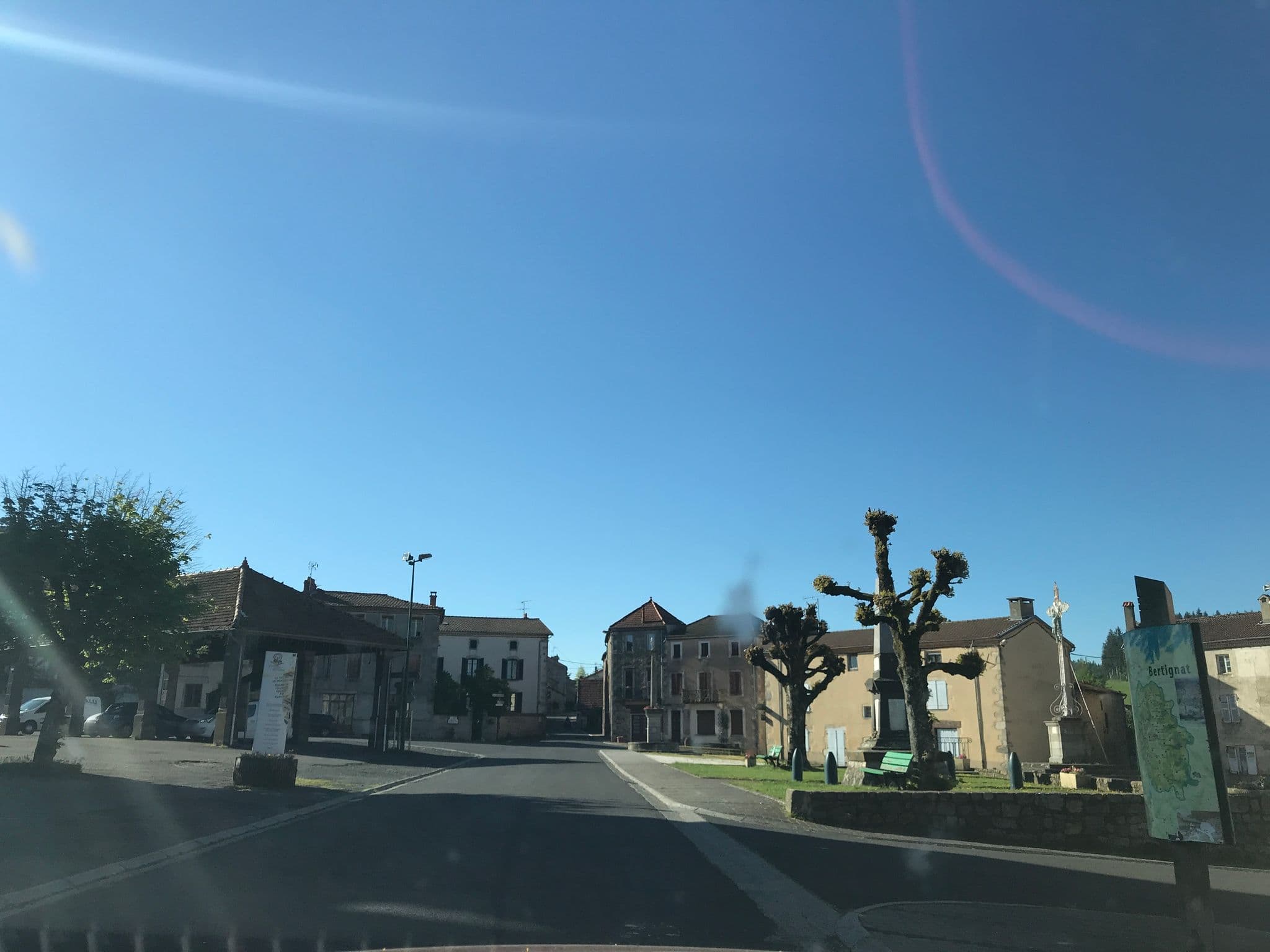 Street view near Le Domaine des Plaines, Job — © fpm (CC BY-SA · Mapillary)