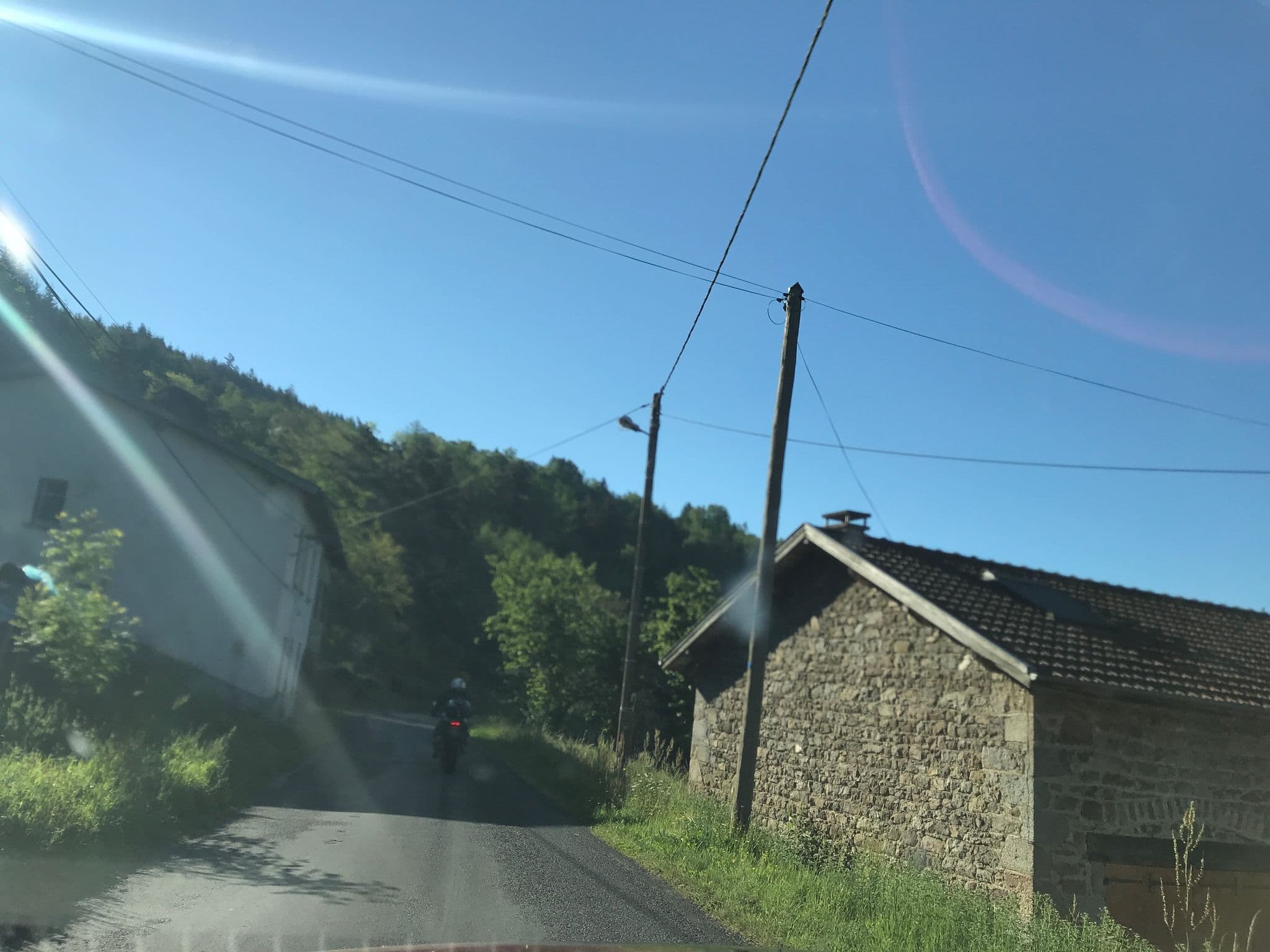 Street view near Le Pre Vert, Job — © fpm (CC BY-SA · Mapillary)