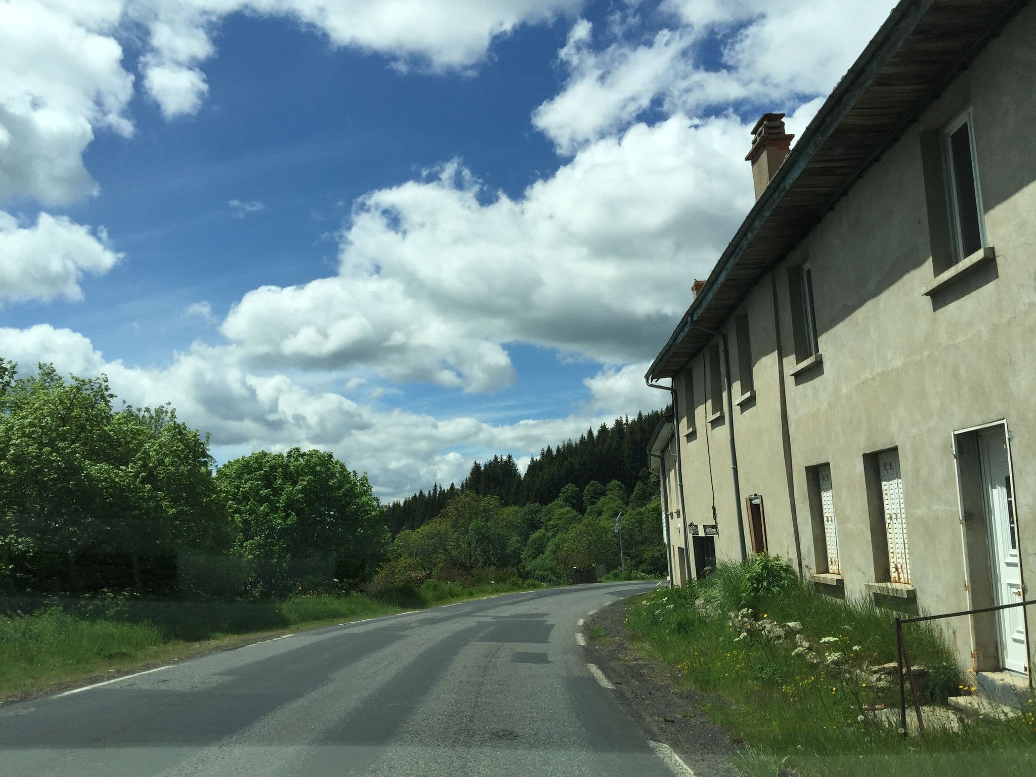 Street view near Le Fournia, Ambert — © geraldchatagnon (CC BY-SA · Mapillary)