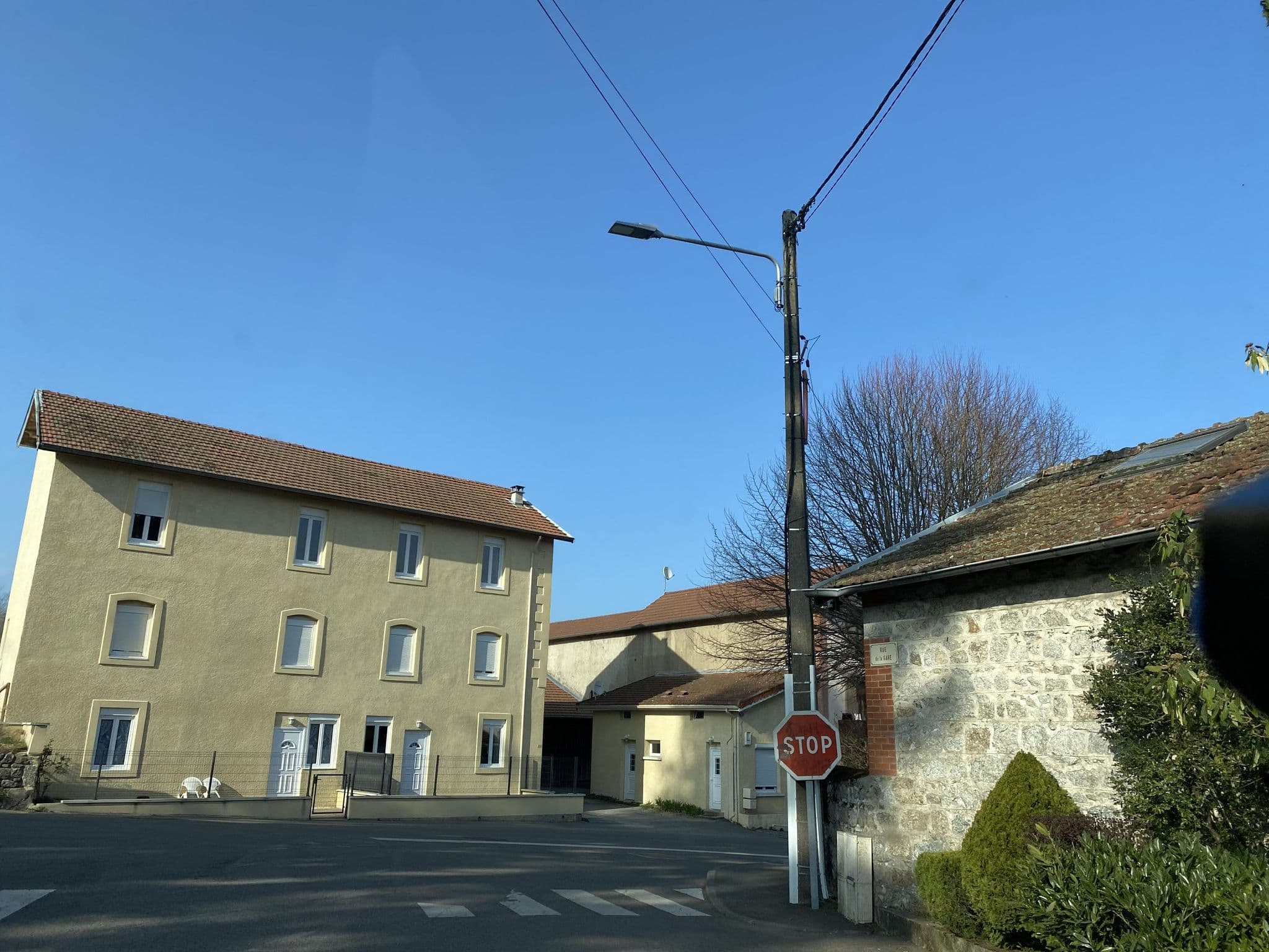 Street view near Hotel de la Gare, Noirétable — © fpm (CC BY-SA · Mapillary)