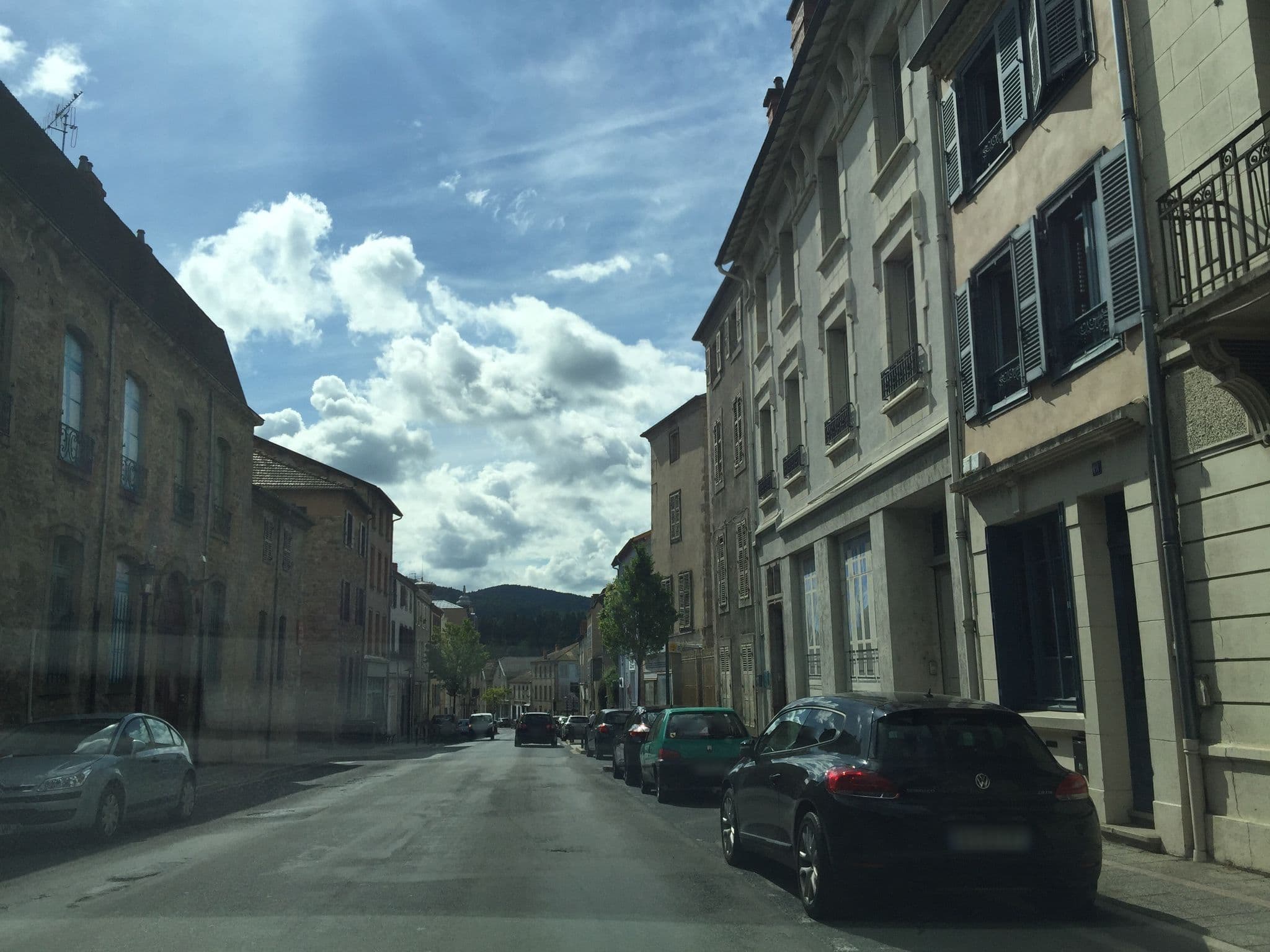 Street view near Divin Mélange, Ambert — © geraldchatagnon (CC BY-SA · Mapillary)