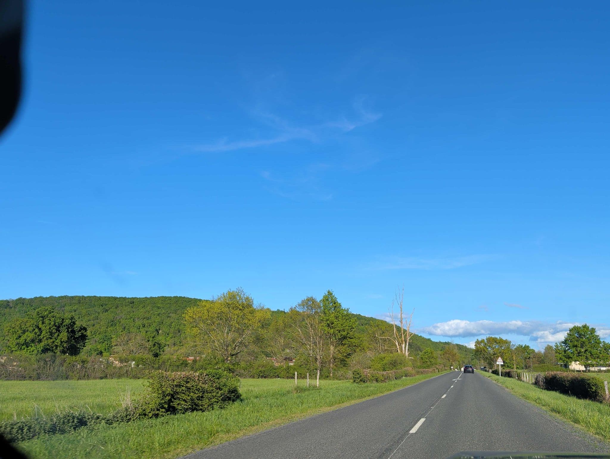 Street view near Château de Codignat, Lezoux — © fpm (CC BY-SA · Mapillary)