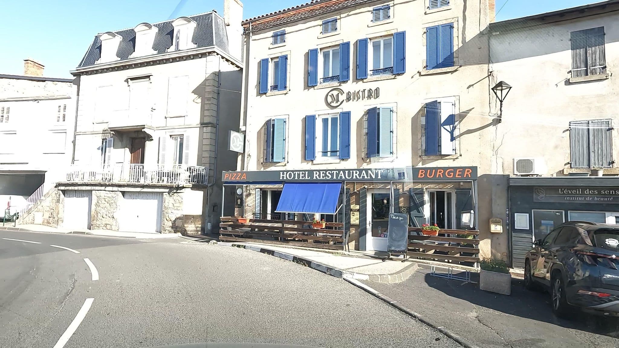 Street view near Hotel De La Poste, Vic-le-Comte — © vinisa (CC BY-SA · Mapillary)
