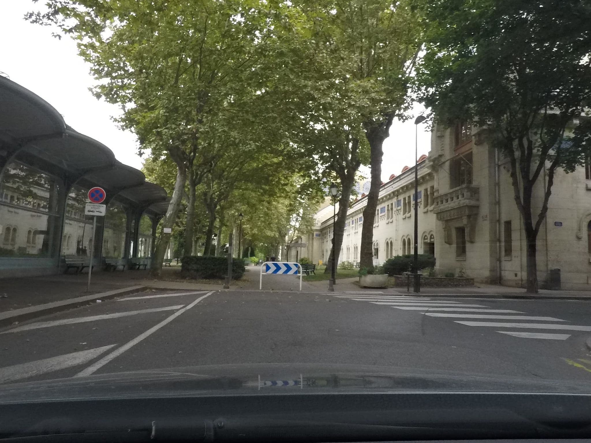 Street view near Hôtel Novotel, Vichy — © xdu (CC BY-SA · Mapillary)