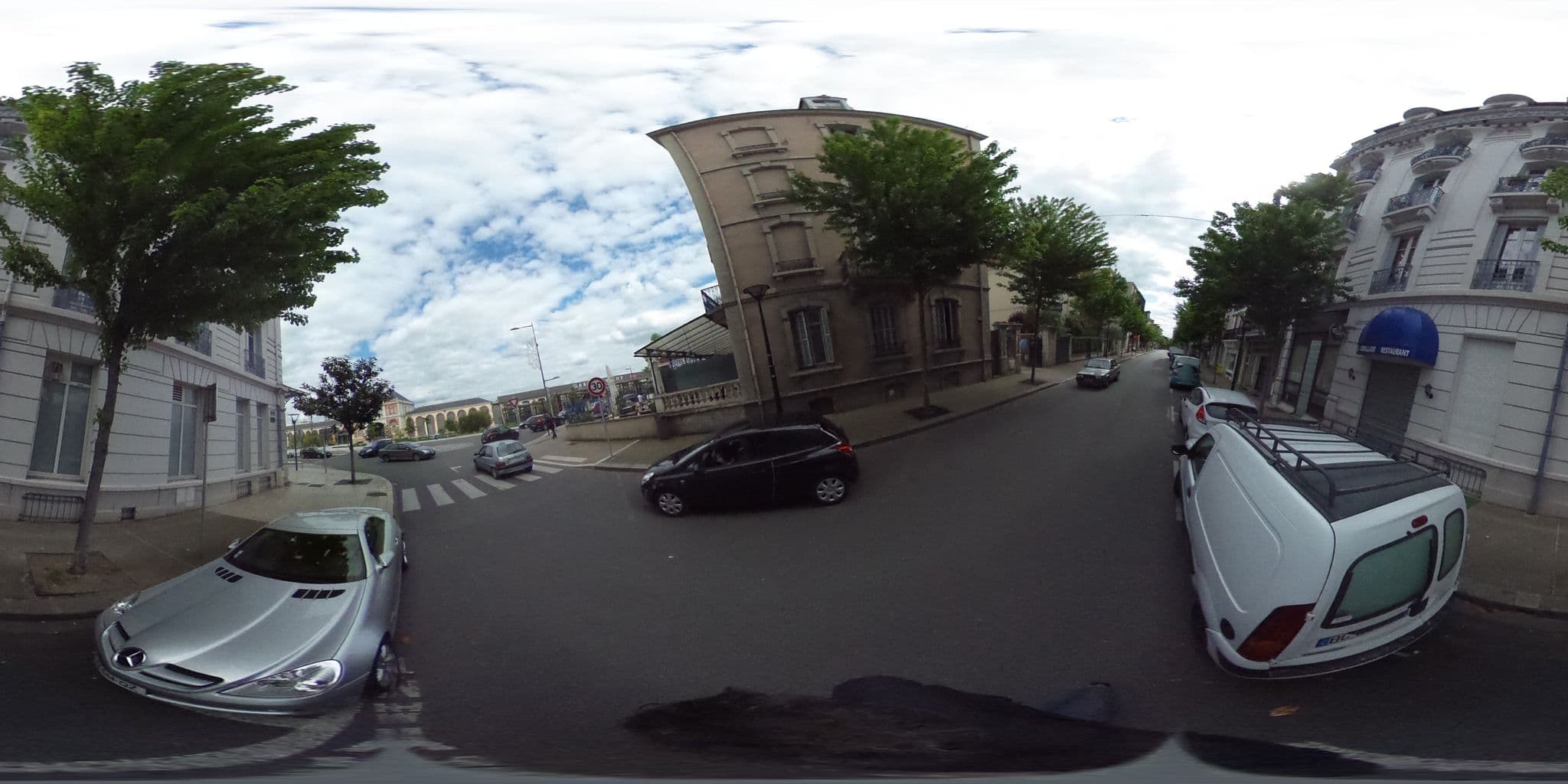 Street view near Au Tiffany, Vichy — © zimmy (CC BY-SA · Mapillary)