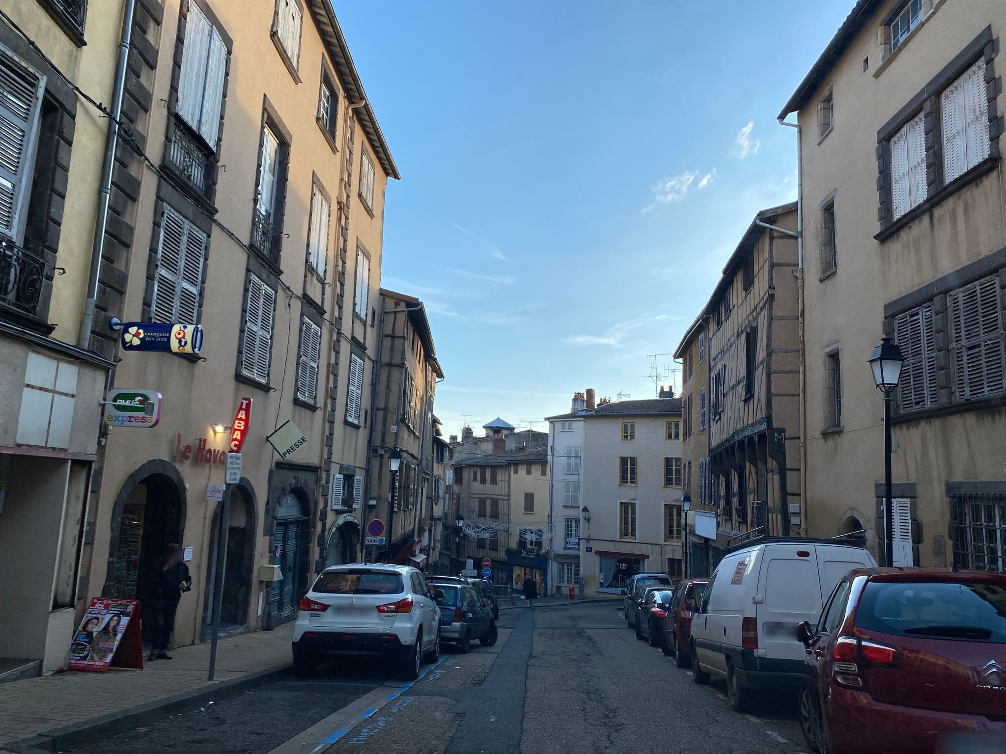 Street view near Aux vieilles ruelles, Thiers — © fpm (CC BY-SA · Mapillary)