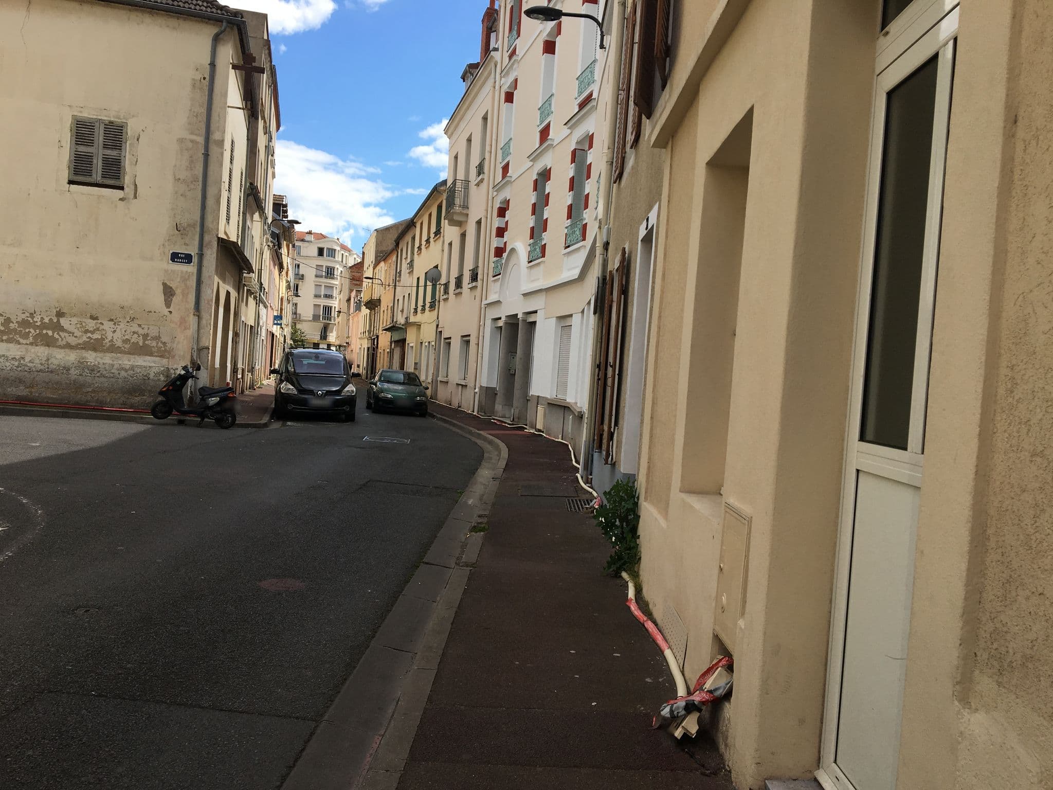 Street view near Appart'Hôtel Sweet Home, Vichy — © zimmy (CC BY-SA · Mapillary)