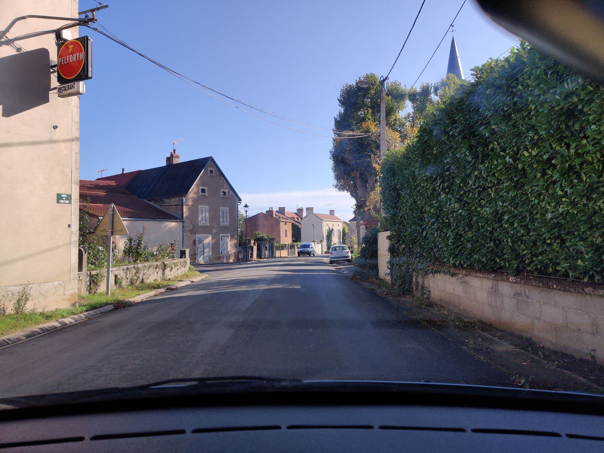 Street view near Hôtel Restaurant le Grillon, Aigueperse — © dereins (CC BY-SA · Mapillary)
